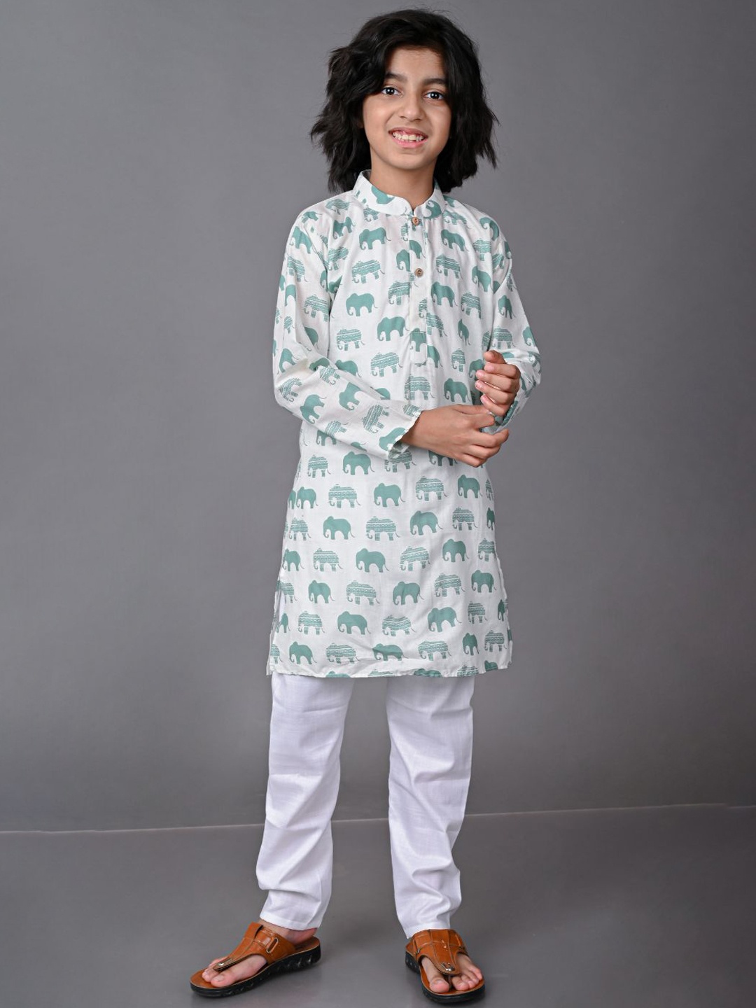 

VESHAM Boys White Printed Kurta with Trousers