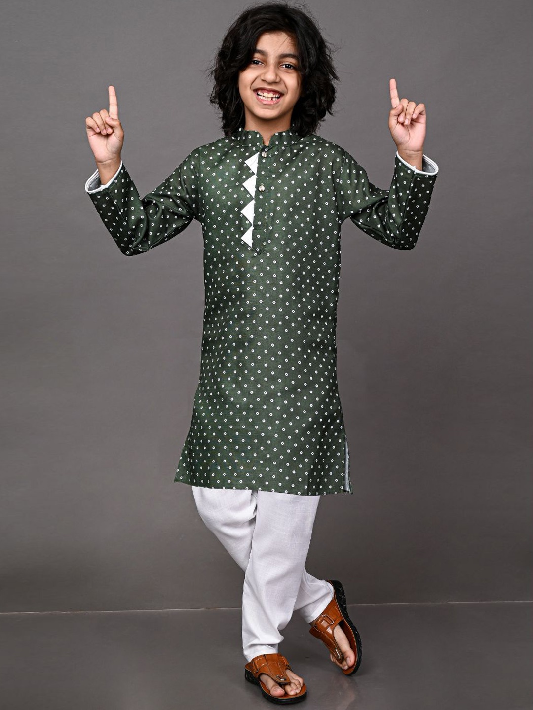 

VESHAM Boys Green Bandhani Printed Kurti with Pyjamas