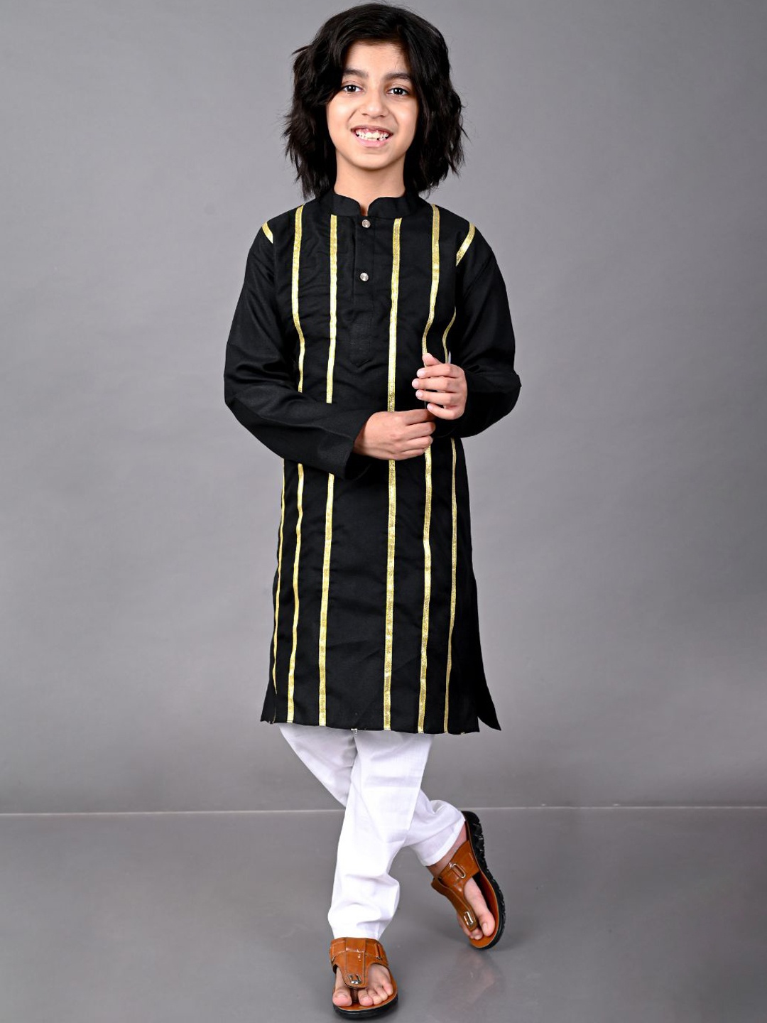 

VESHAM Boys Black Striped Kurta with Pyjamas