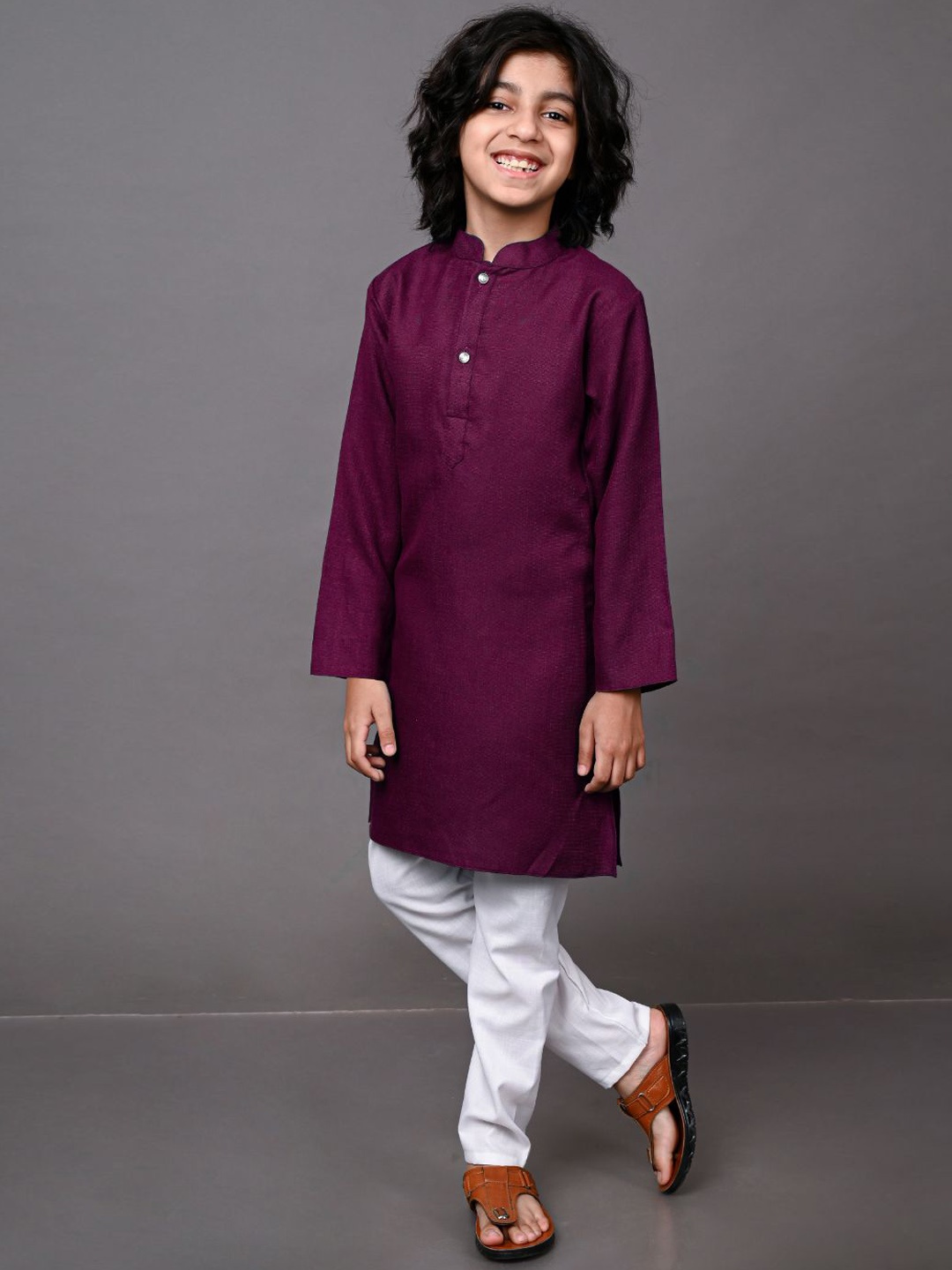 

VESHAM Boys Burgundy Pleated Kurta with Pyjamas