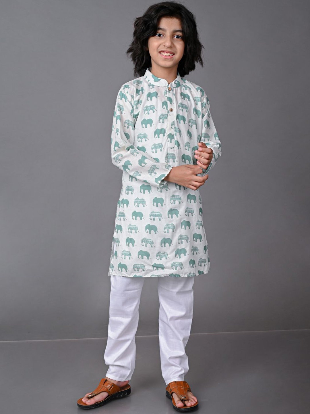 

VESHAM Boys WhitePrinted Kurta and pyjama, White
