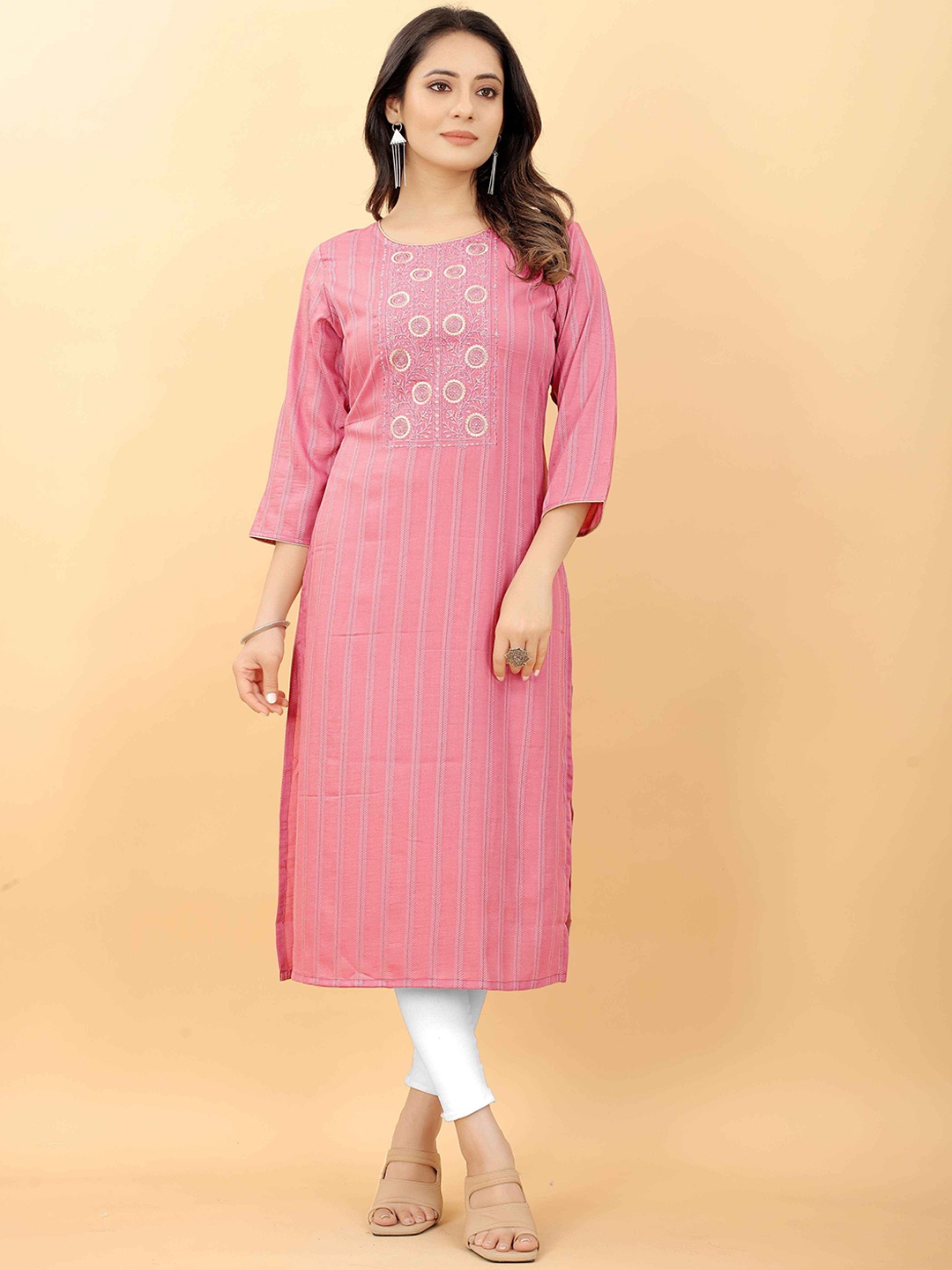 

RACHNA Women Pink Embroidered Thread Work Kurta