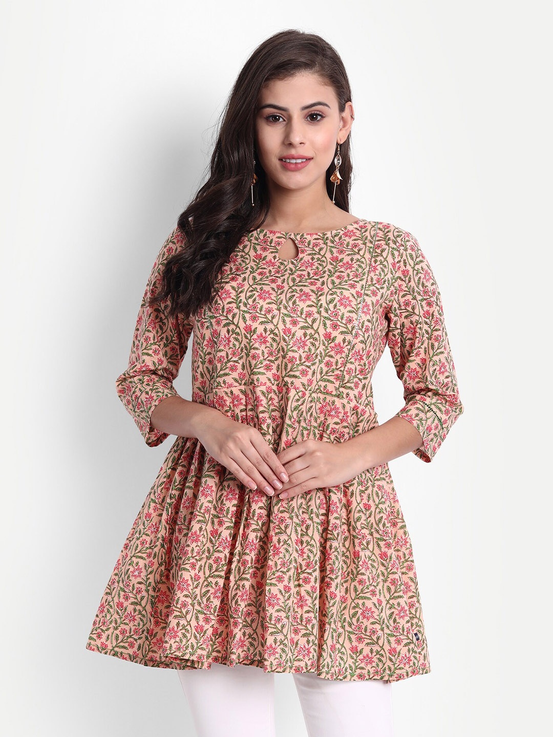 

githaan Women Peach-Coloured Floral Print Keyhole Neck Top