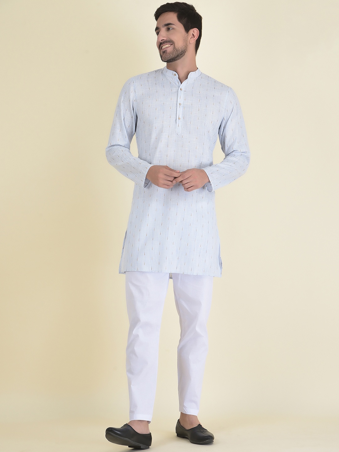

DEYANN Men Blue Kurta with Pyjamas
