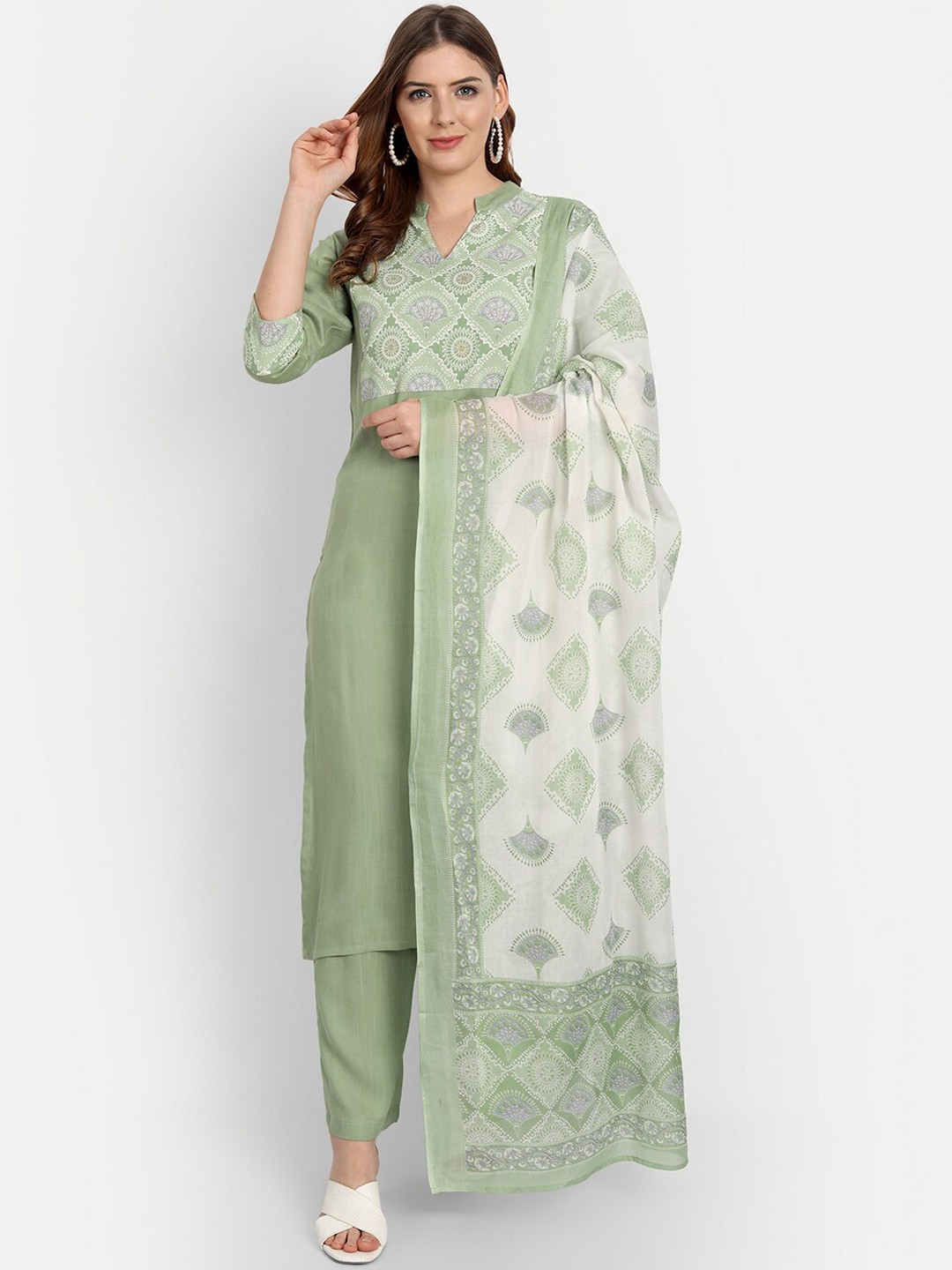 

githaan Women Green Floral Kurta with Palazzos & With Dupatta