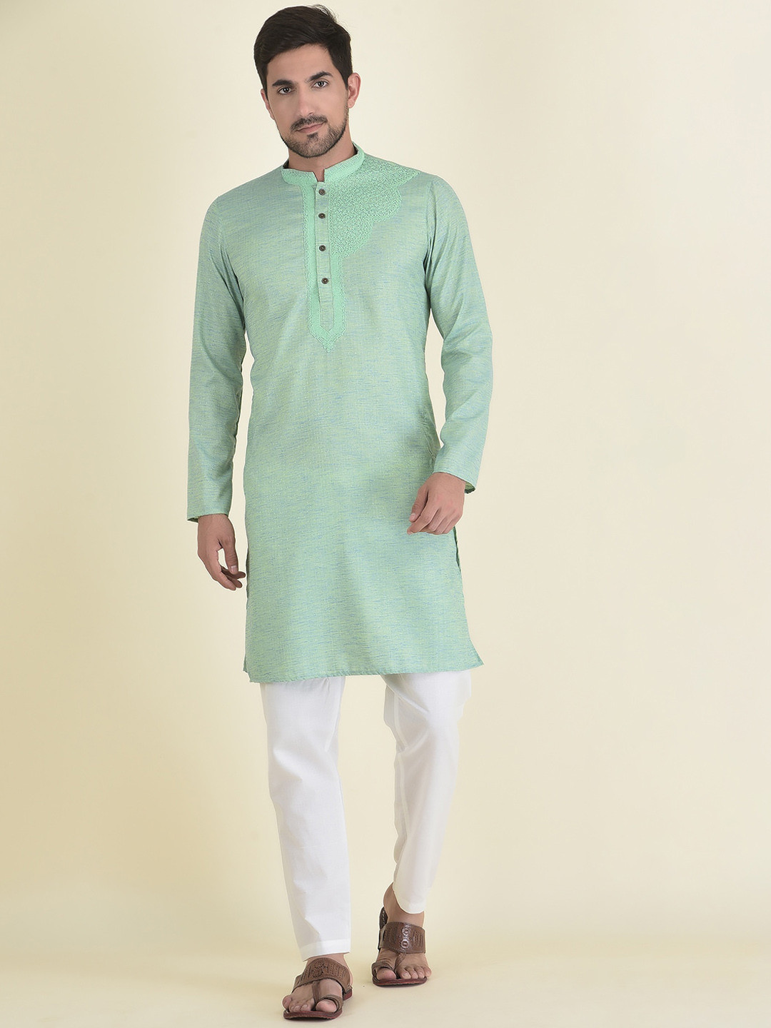 

DEYANN Men Green Kurta with Pyjamas