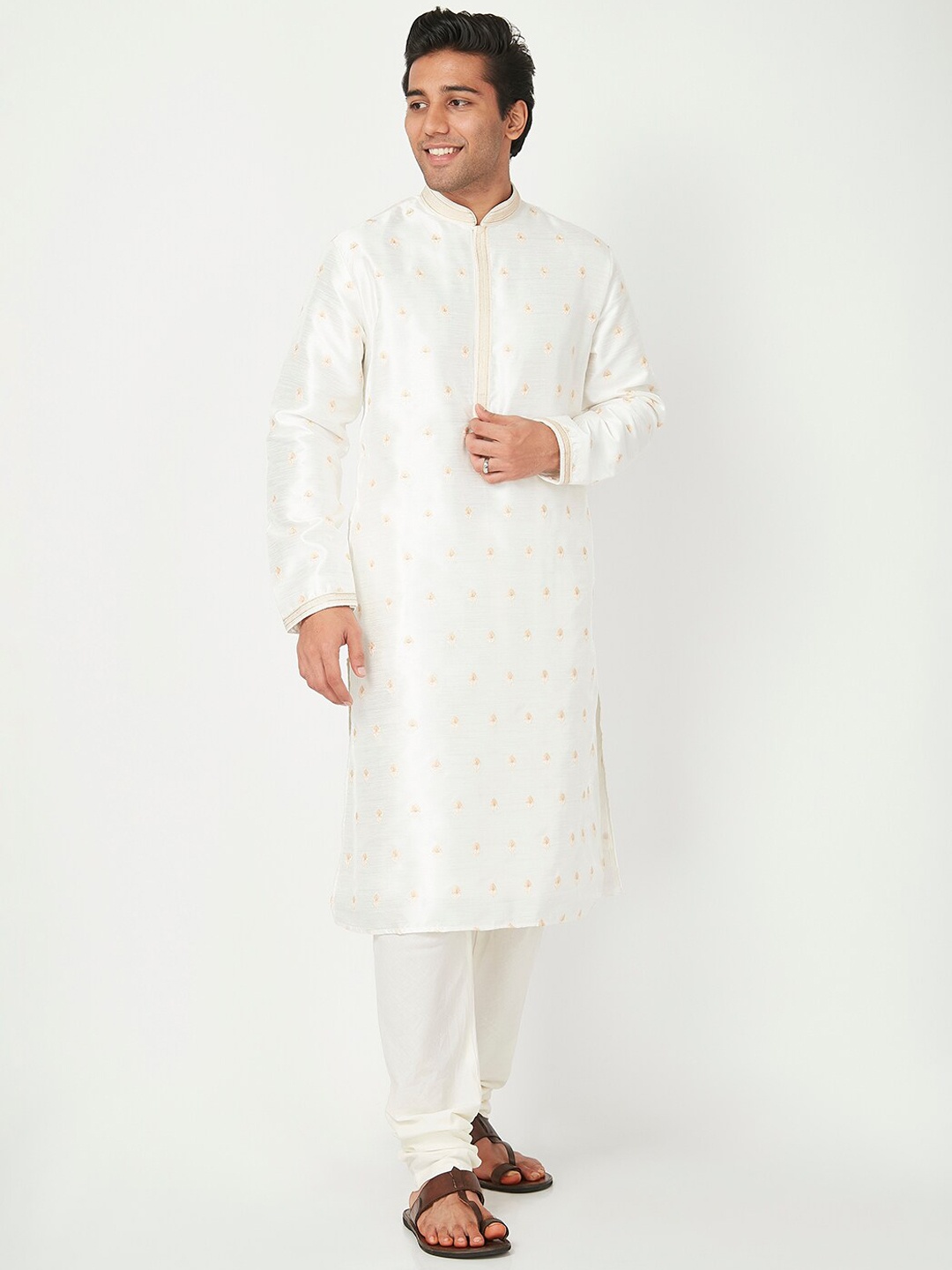 

Ethnicity Men Off White Ethnic Motifs Embroidered Pleated Kurta with Pyjama