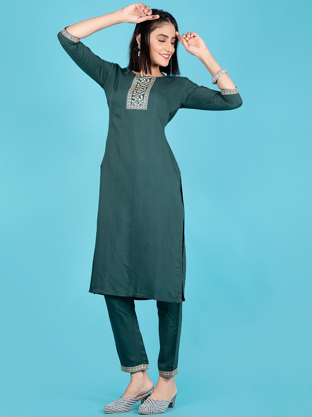 

POONAM DESIGNER Women Green Panelled Kurta with Churidar & With Dupatta