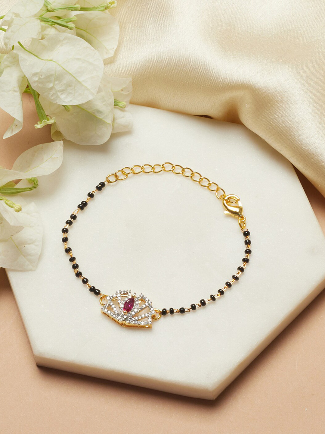 

Voylla Women Gold-Toned & Black Brass Gold-Plated Link Bracelet