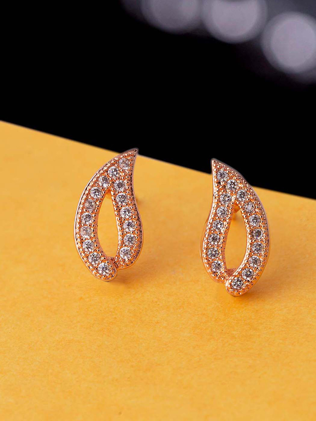 

Voylla Women Rose Gold-Plated Leaf Shaped Studs Earrings