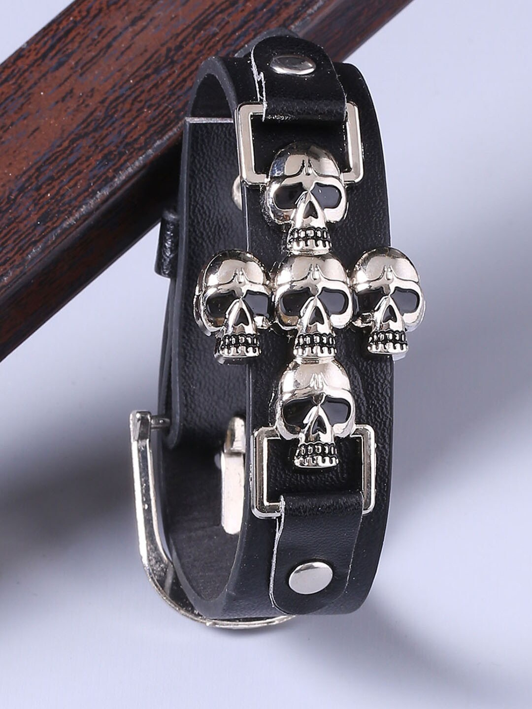 

Dare by Voylla Men Silver-Toned & Black Leather Silver-Plated Skulls Motifs Bracelet