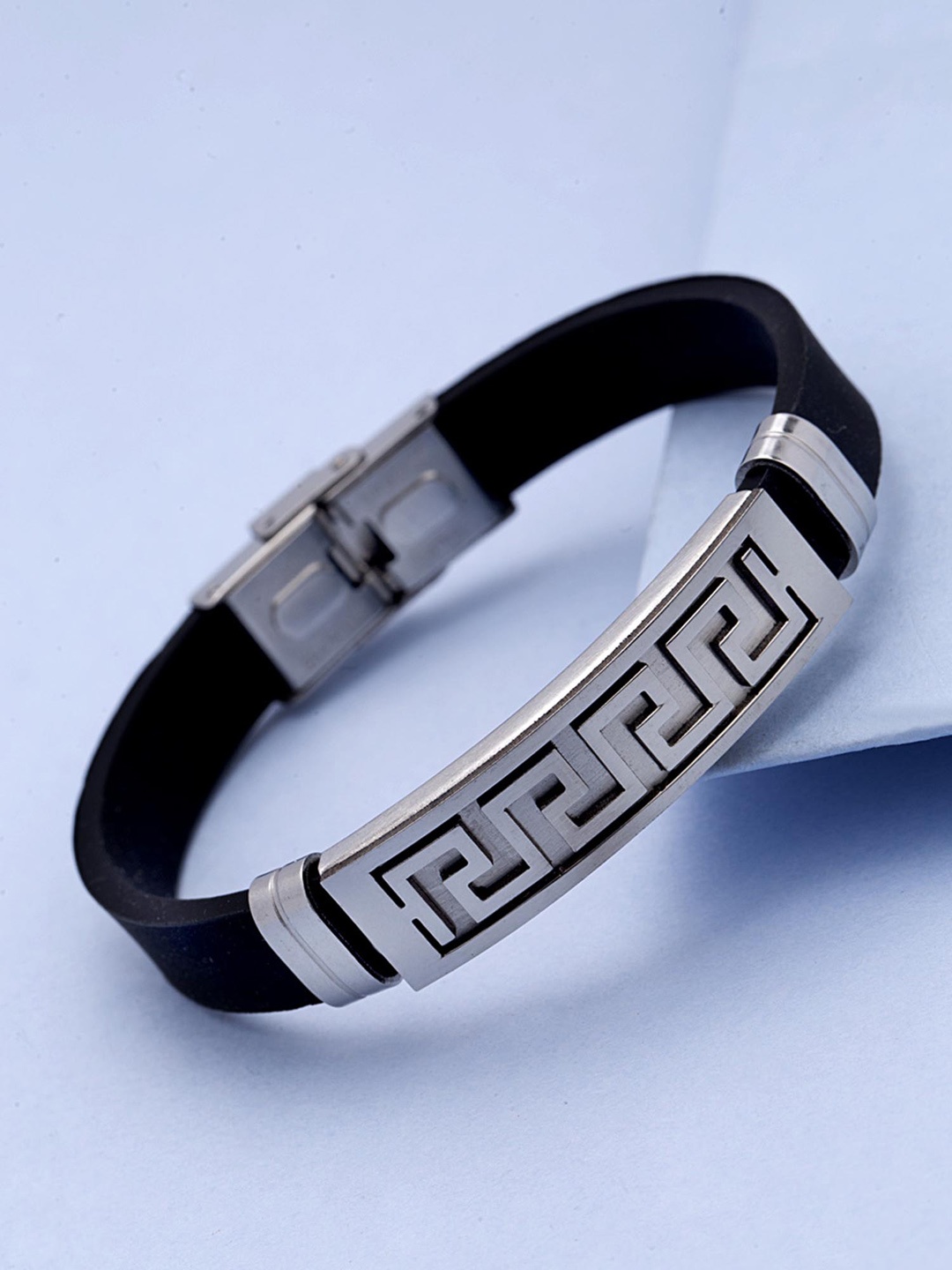 

Dare by Voylla Men Silver-Toned & Black Silver-Plated Link Bracelet