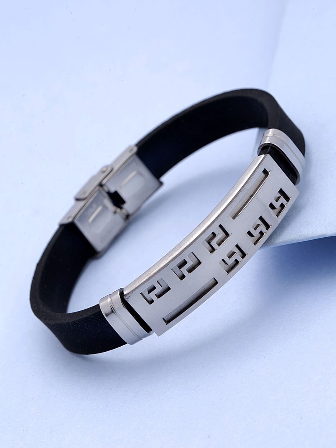 

Dare by Voylla Men Silver-Toned & Black Silver-Plated Link Bracelet