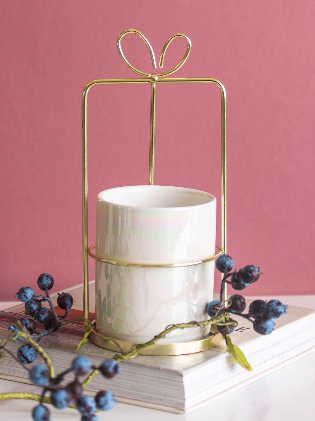 

Nestasia Gold-Toned & White Solid Ceramic & Metal Gift Wrap Planter