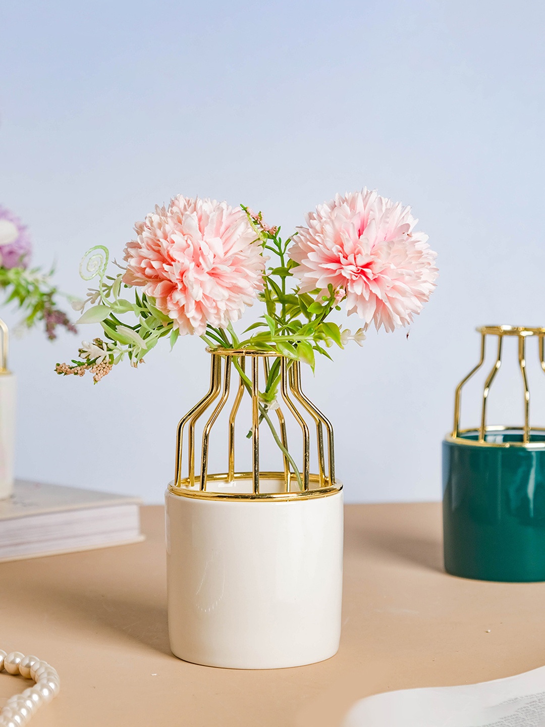

Nestasia Gold & White Solid Ceramic Planter