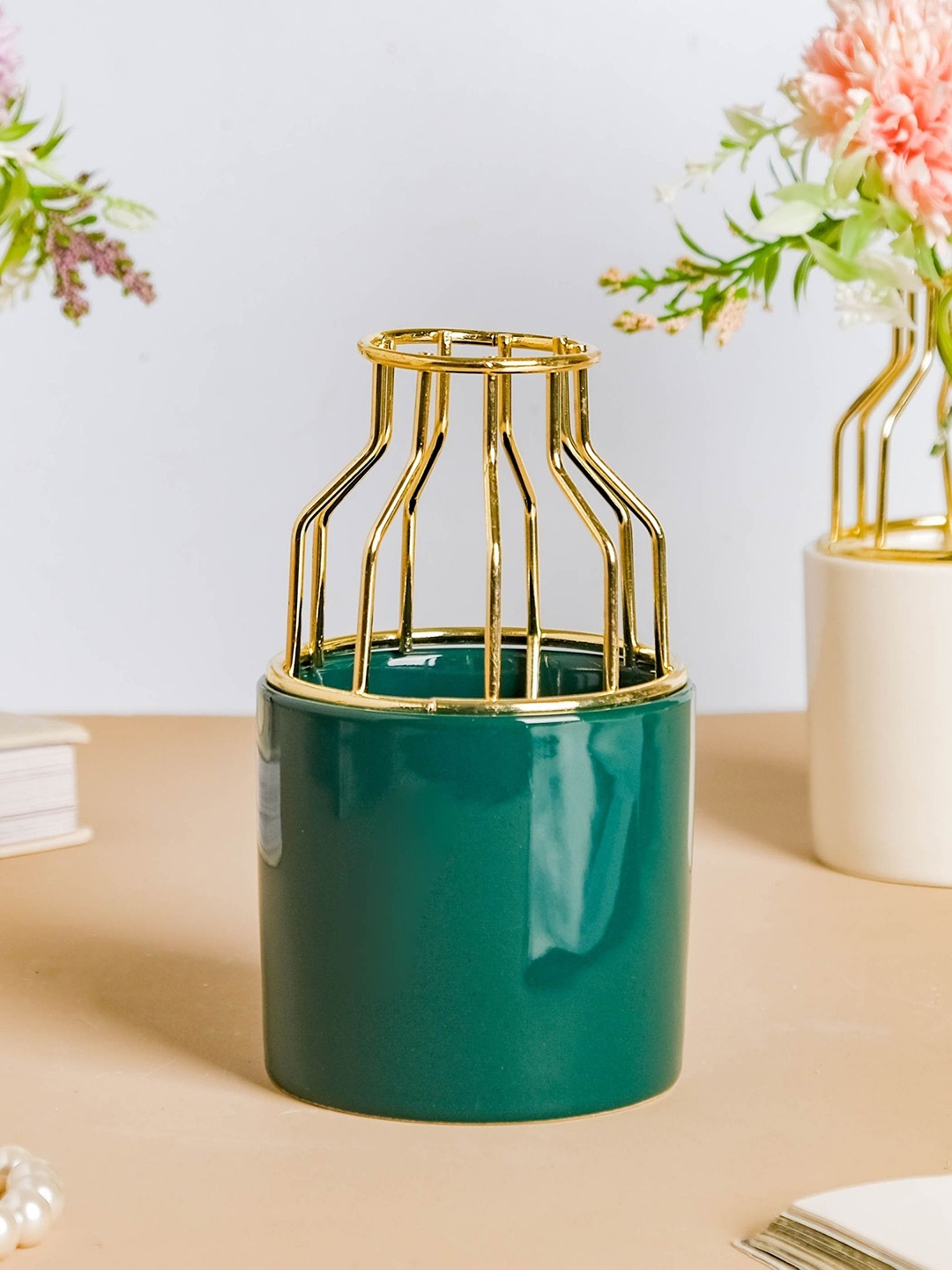 

Nestasia Gold-Toned & Green Solid Ceramic Planter
