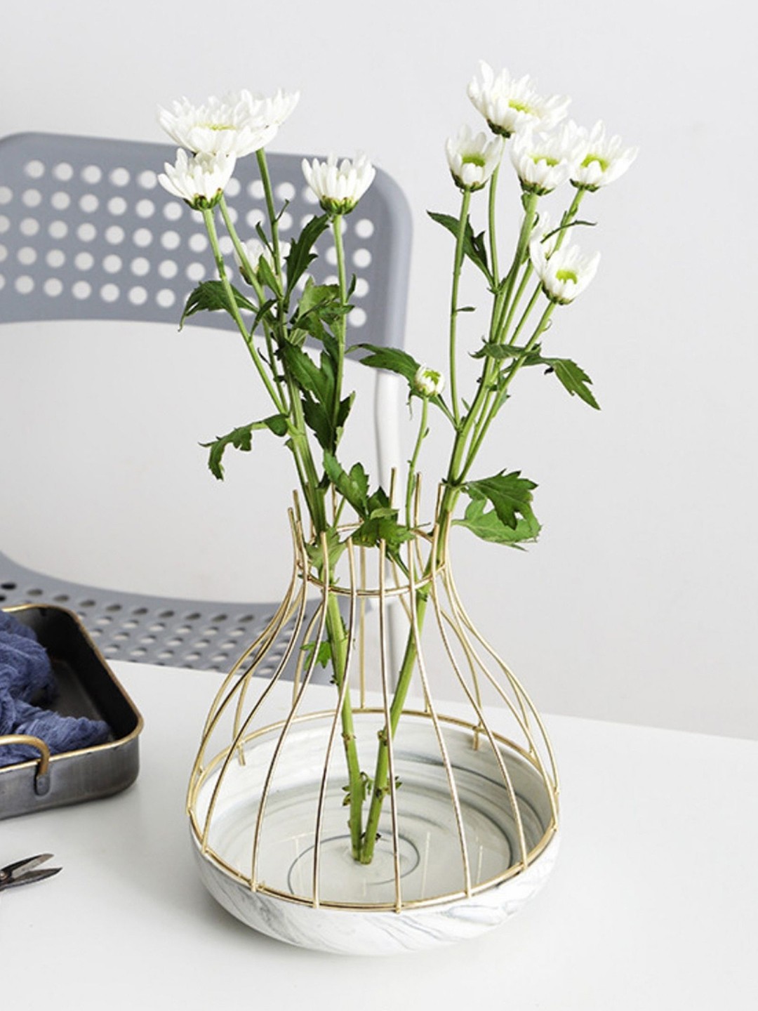 

Nestasia Grey & Gold-Toned Ceramic Wire Stand Deep Plate Planters