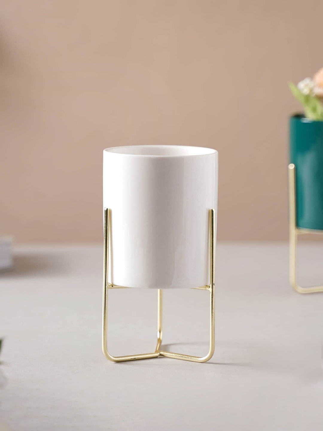 

Nestasia White and Gold Flowering Solid Ceramic Clay Planter With Holder