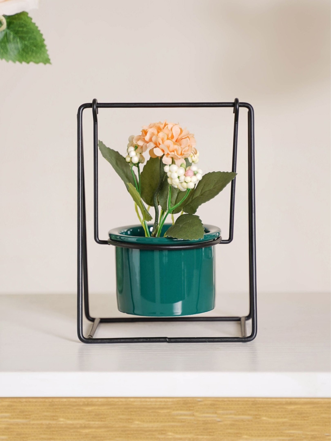 

Nestasia Black & Green Solid Ceramic Planters