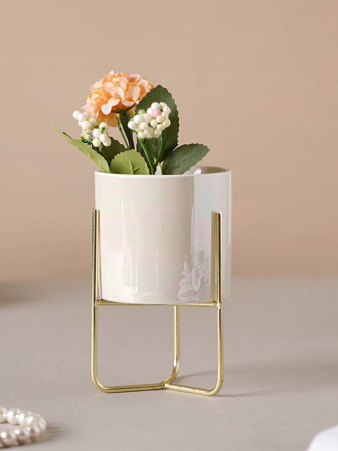 

Nestasia White & Gold Solid Porcelain Planters