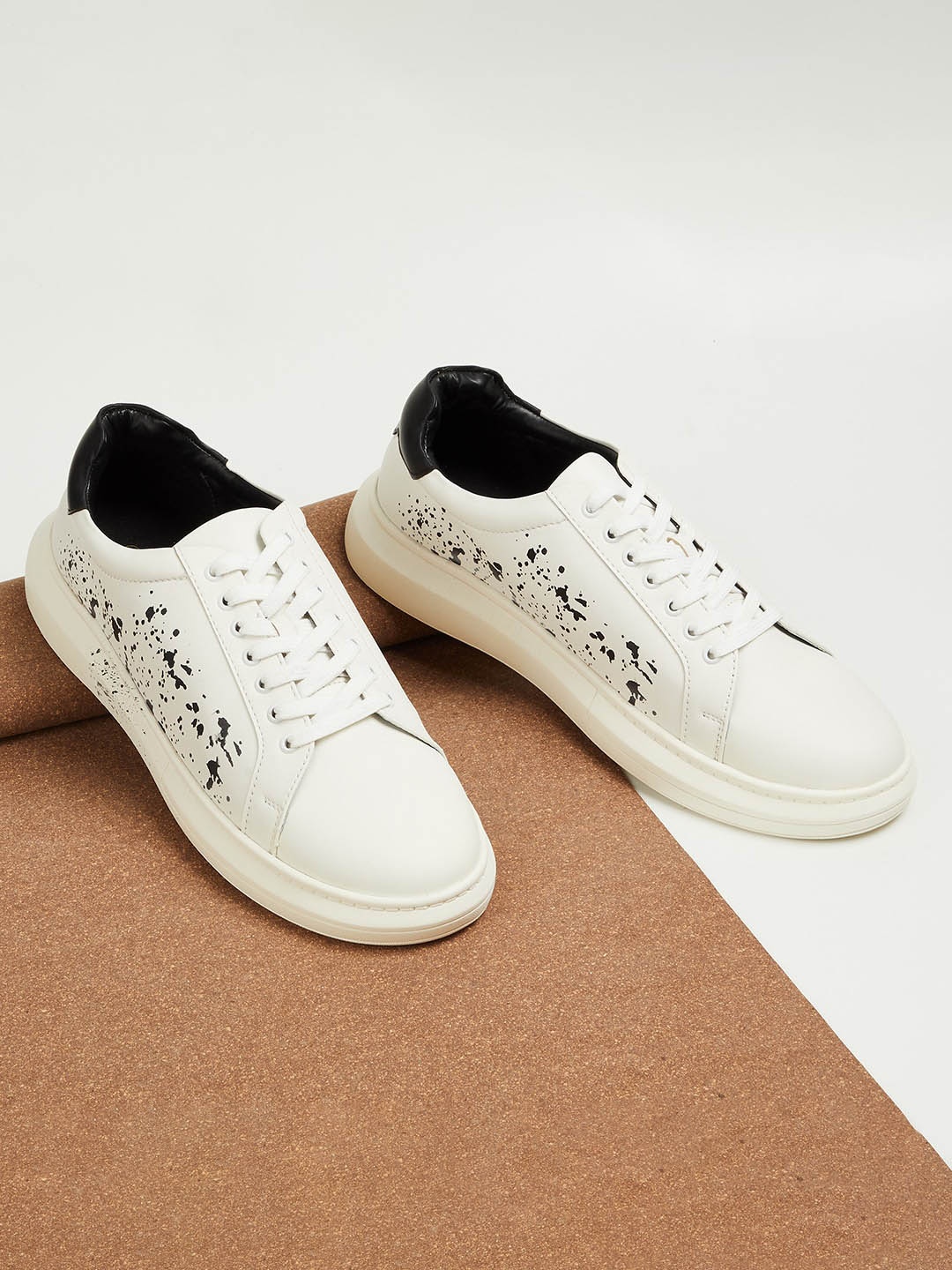 

Forca by Lifestyle Men Black & White Printed Sneakers