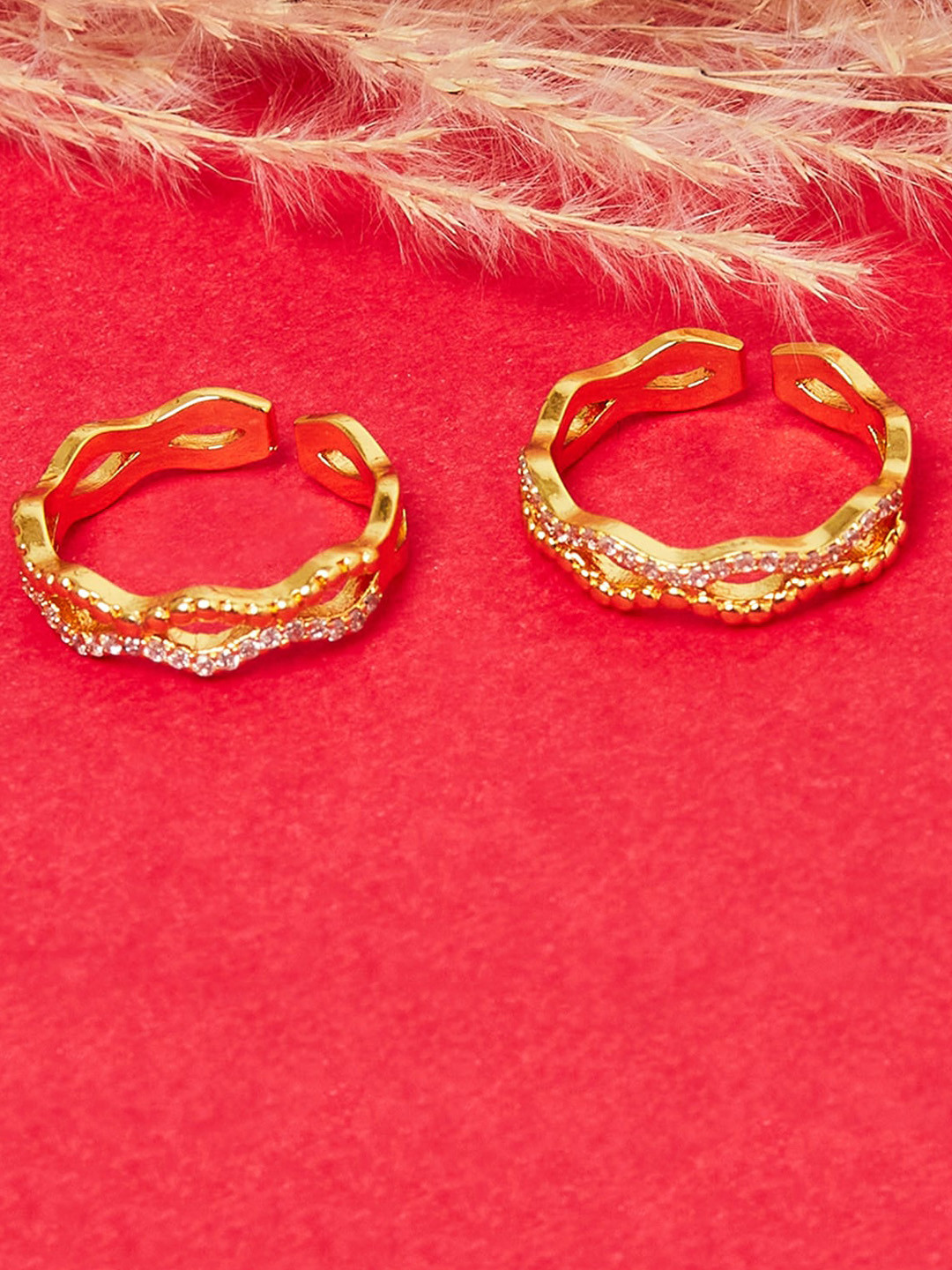 

Voylla Women Gold-Toned & White Adjustable Toe Rings