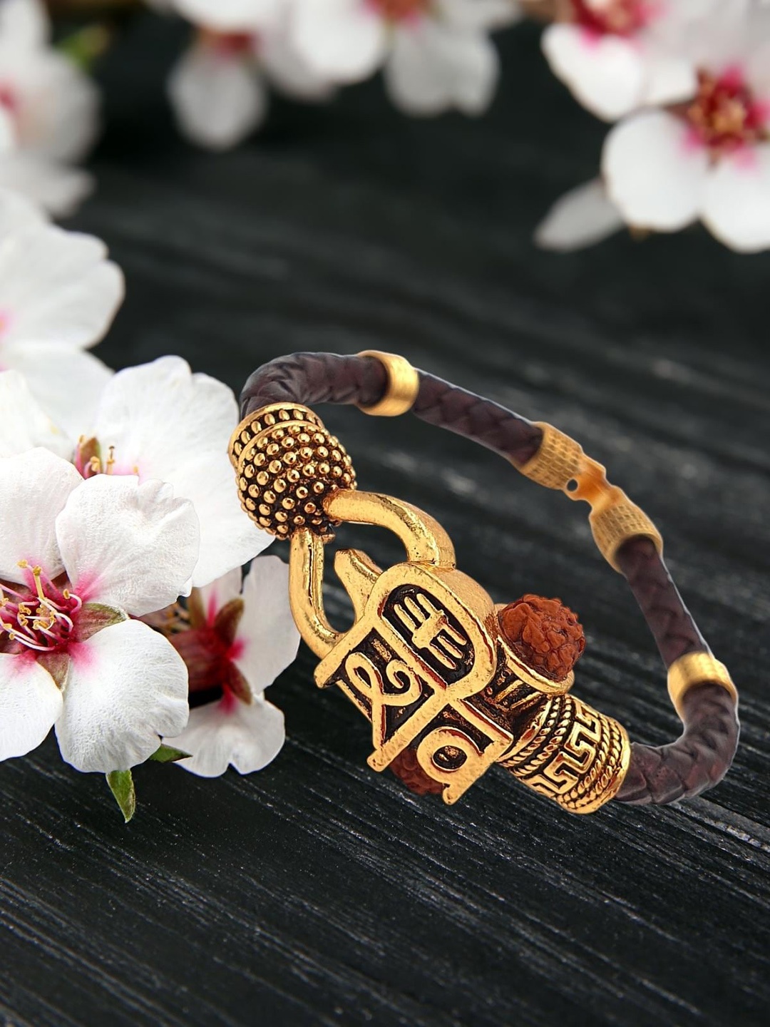 

YOUSTYLO Unisex Gold-Toned & Black Temple Gold-Plated Wraparound Bracelet