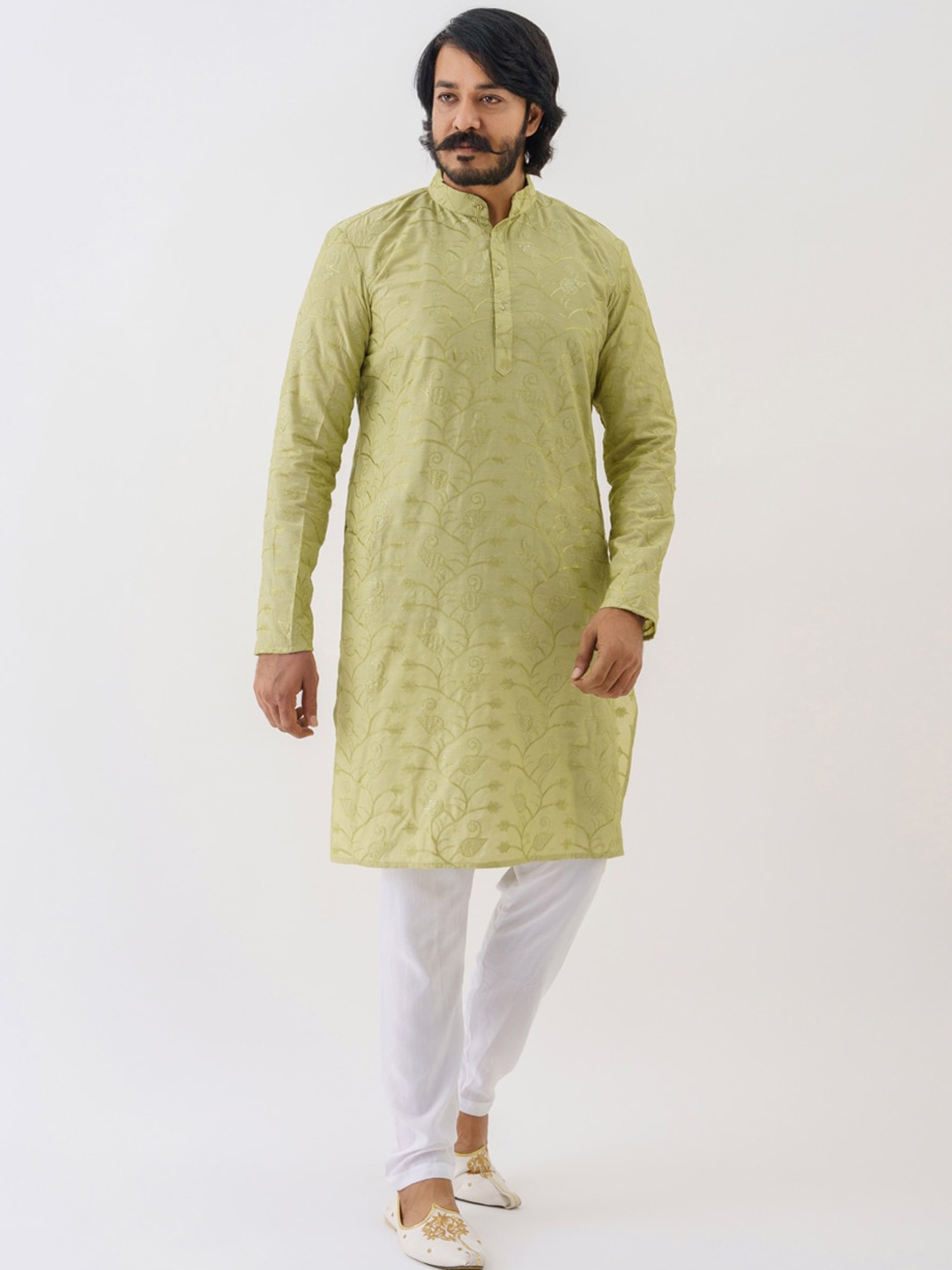 

amzira Men Green & White Floral Embroidered Kurta with Pyjamas