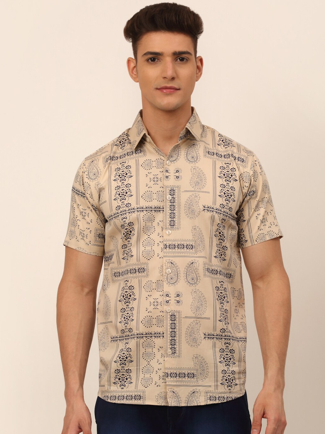 

JAINISH Men Beige Classic Printed Casual Short Sleeve Shirt