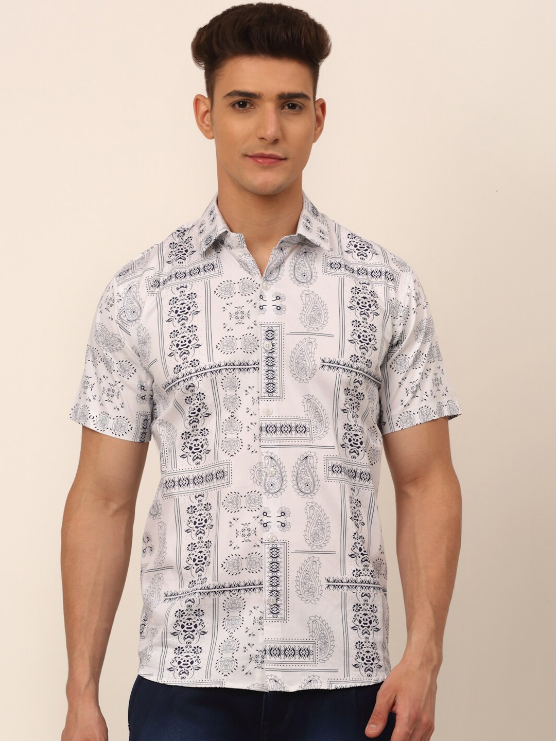 

JAINISH Men White Classic Printed Casual Shirt