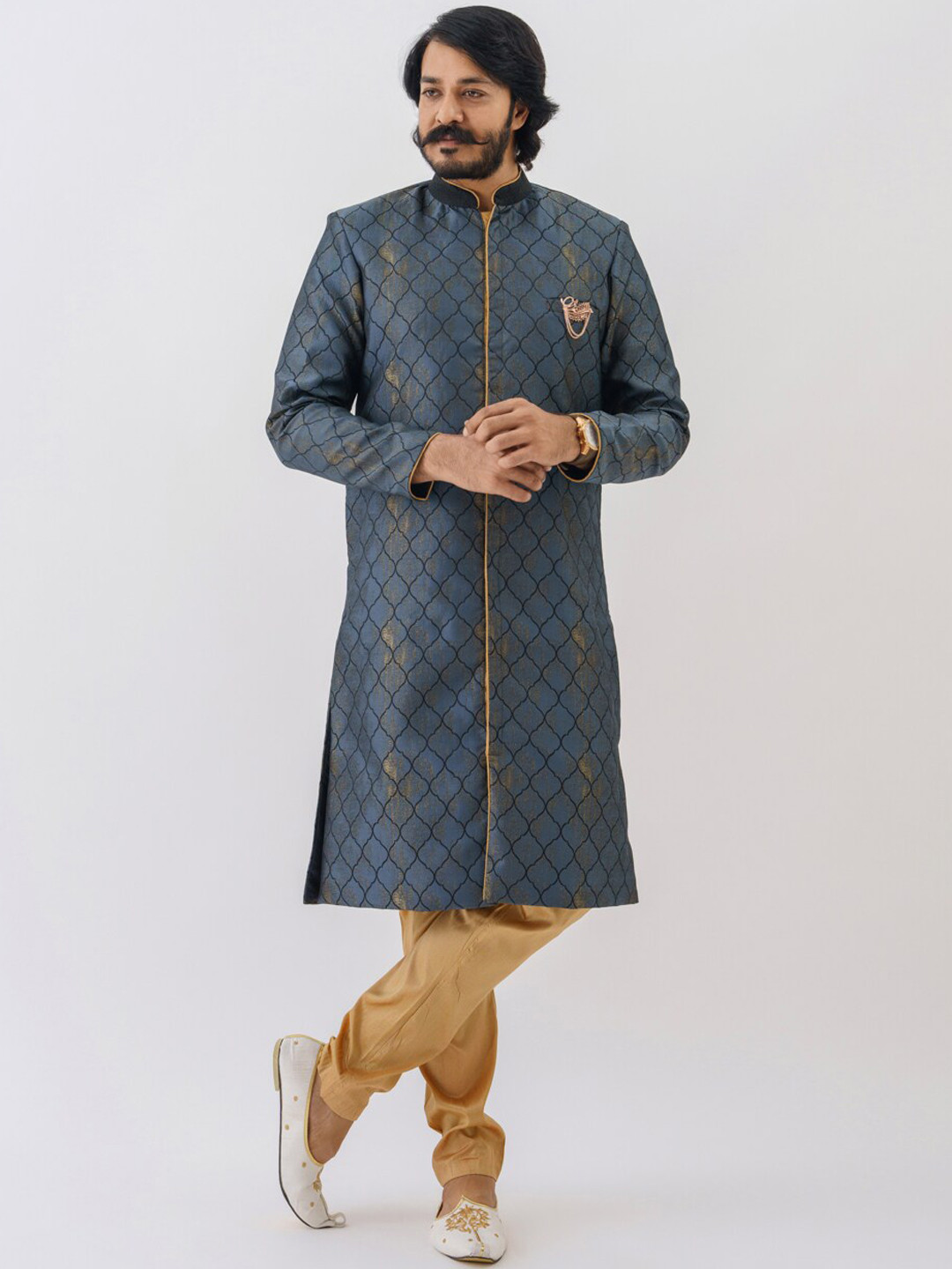 

amzira Men Grey Geometric Printed Sherwani