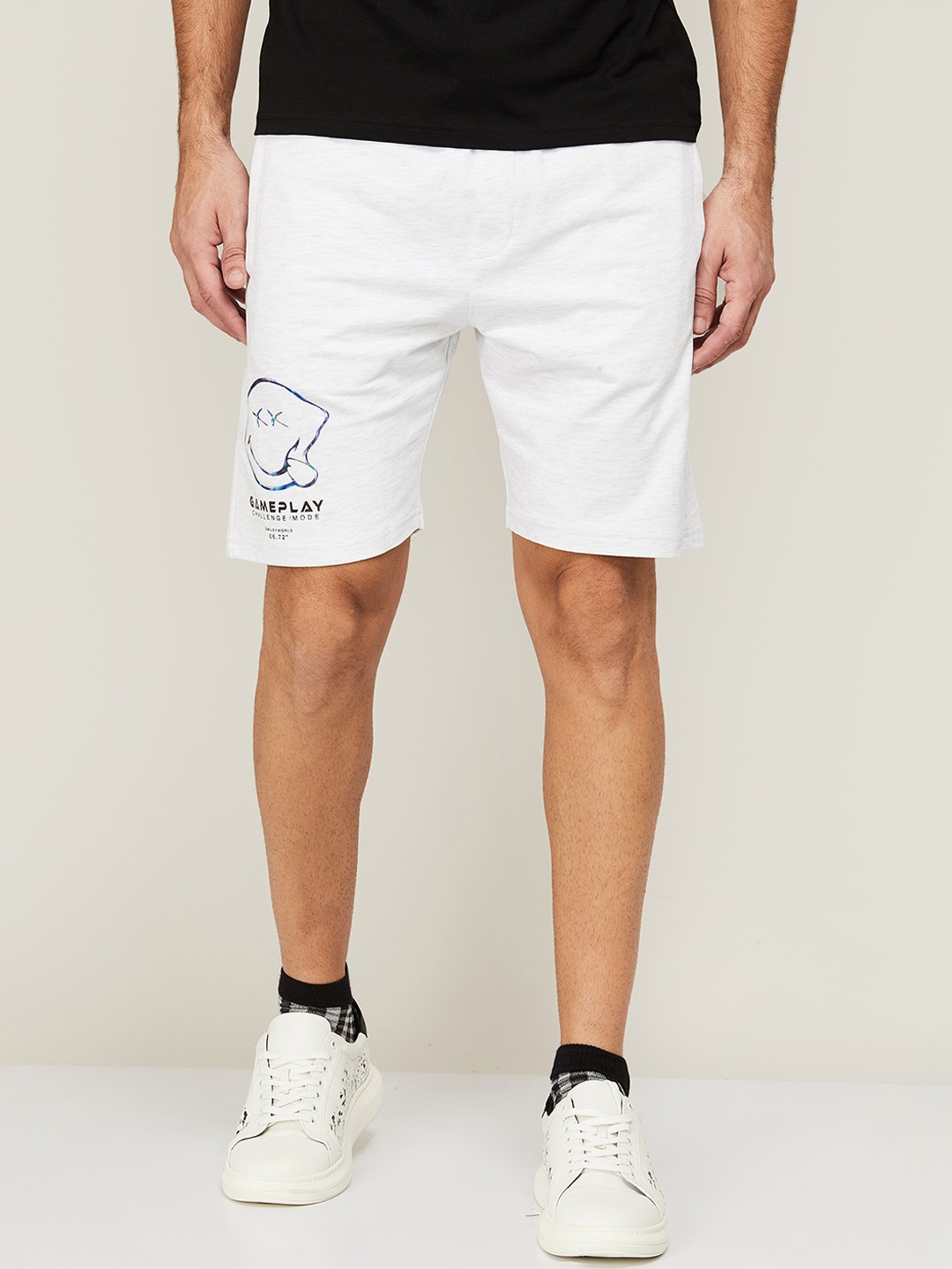 

SmileyWorld Men White Solid Regular Fit Shorts