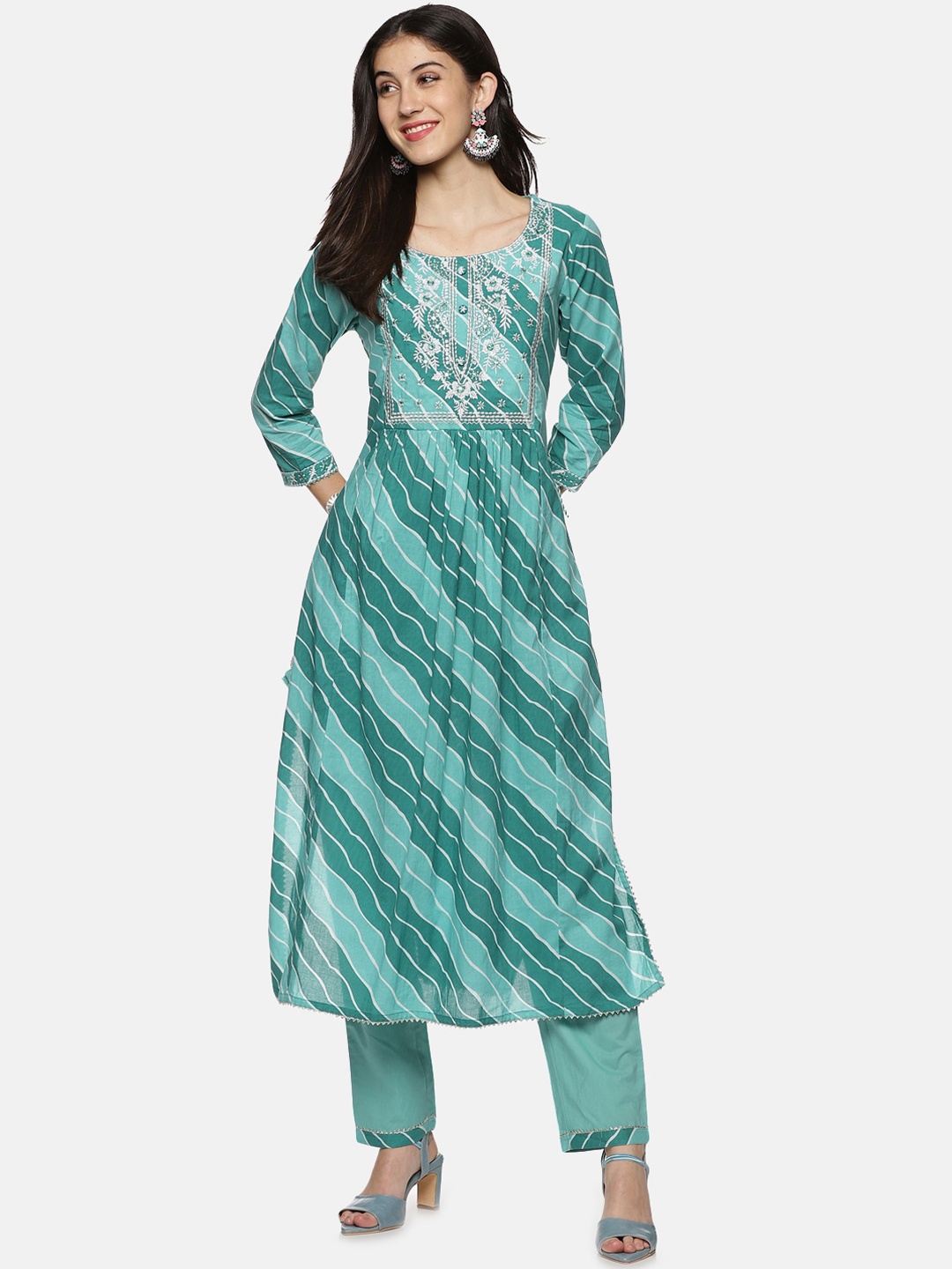 

Palakh Women Green Floral Printed Empire Pure Cotton Kurta with Trousers