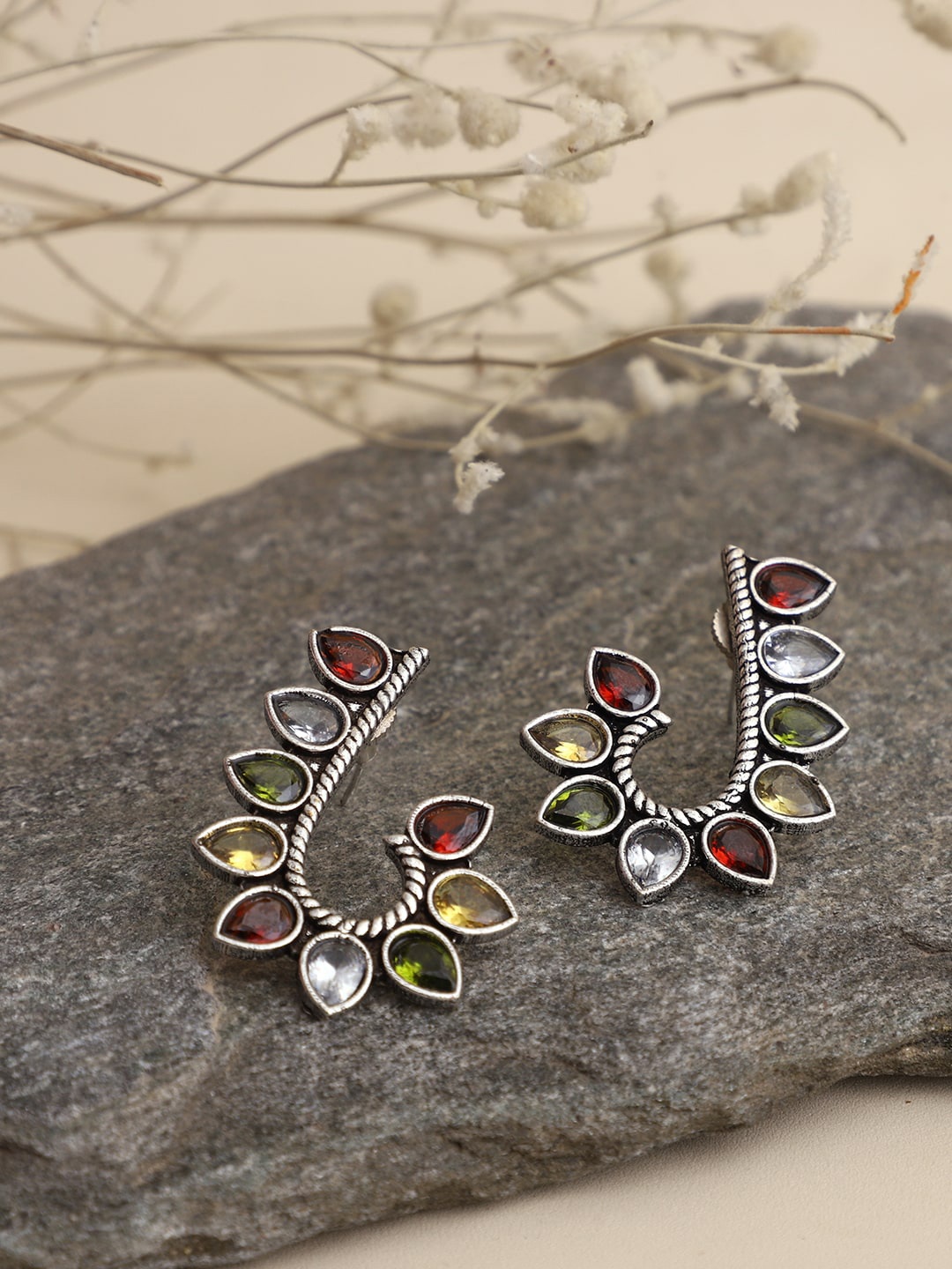 

VENI Maroon & Silver-Toned Contemporary Studs Earrings