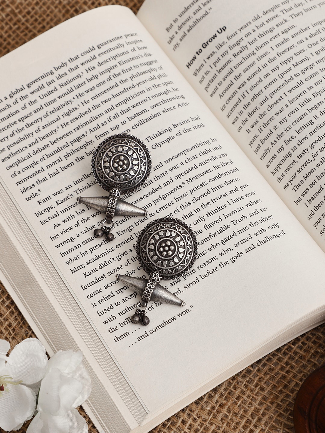 

VENI Silver-Toned Contemporary Studs Earrings