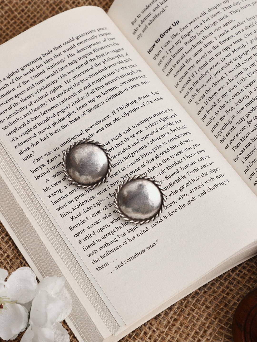 

VENI Silver-Toned Contemporary ROUND OXIDISED Studs Earrings