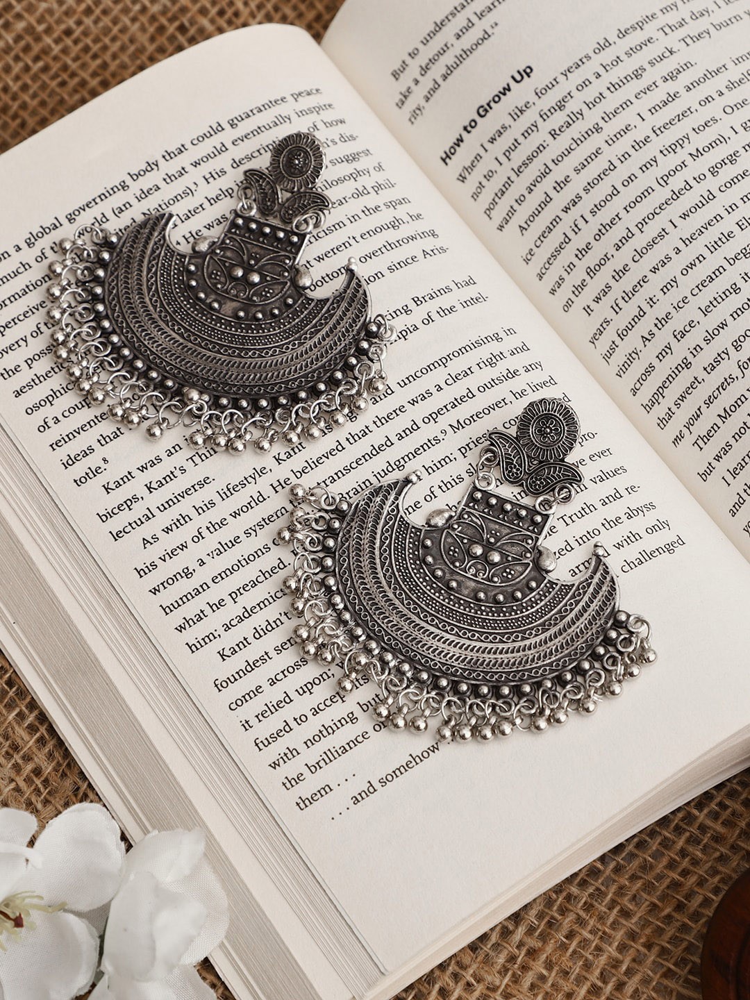 

VENI Silver-Toned Crescent Shaped Silver-Plated Chandbalis Earrings