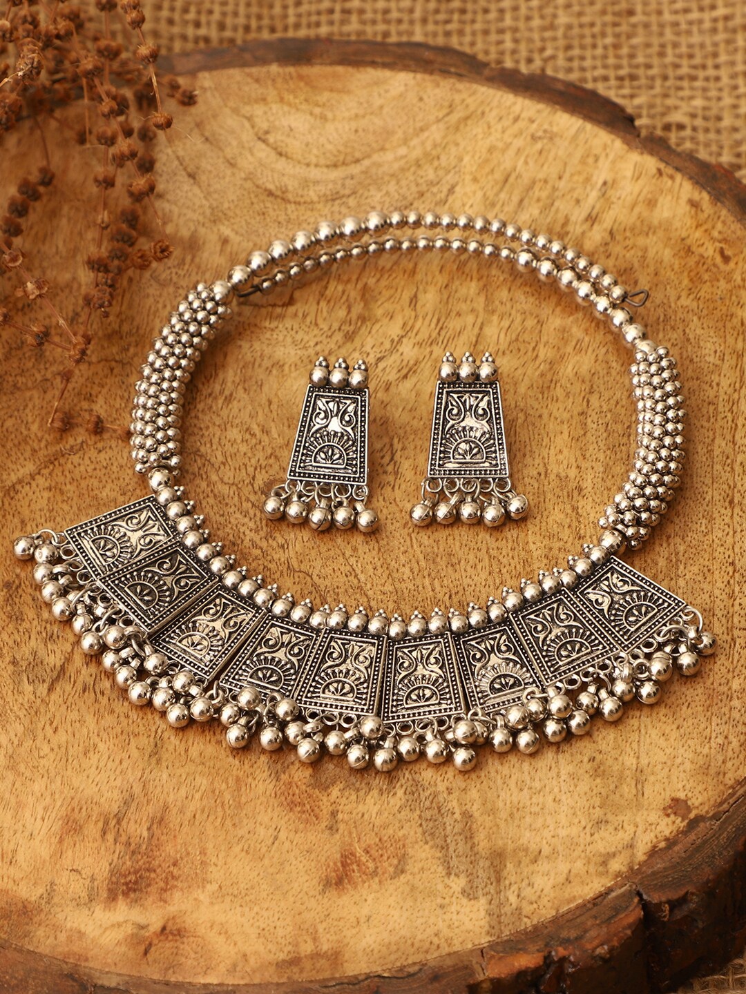 

VENI Women Silver-Plated Oxidised Choker Necklace with Earrings