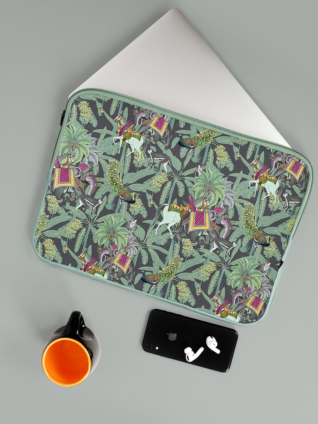 

THREADCURRY Unisex Green & Black Printed Laptop Sleeve
