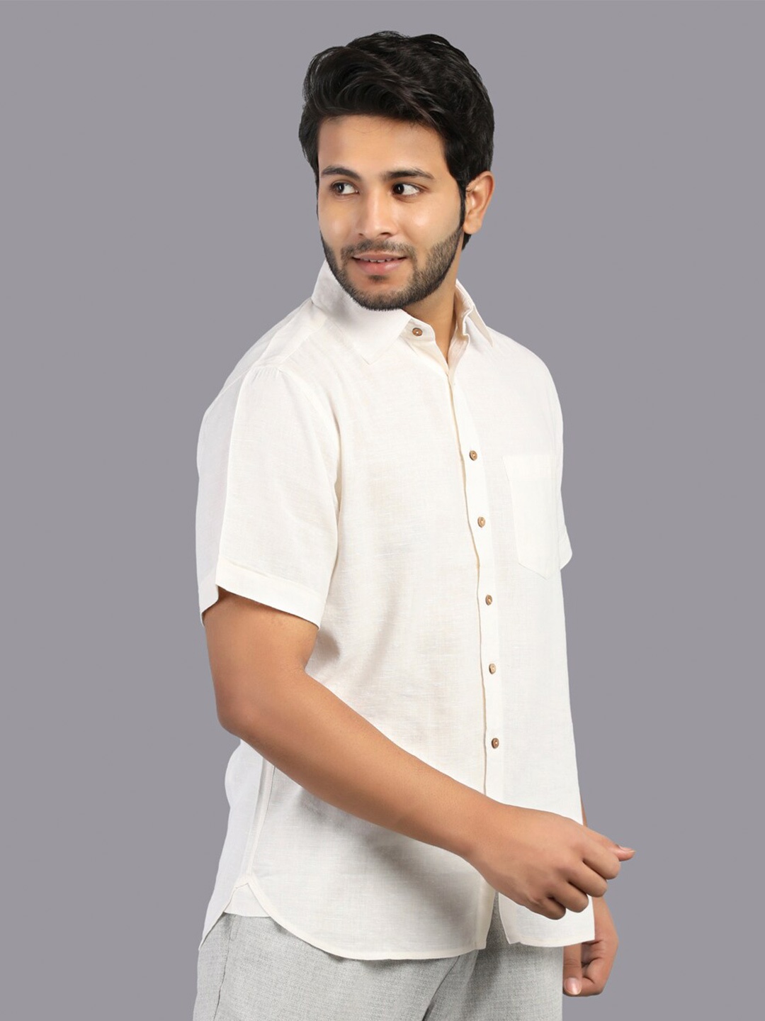 

RENTIYO Men Off White Comfort Boxy Casual Shirt