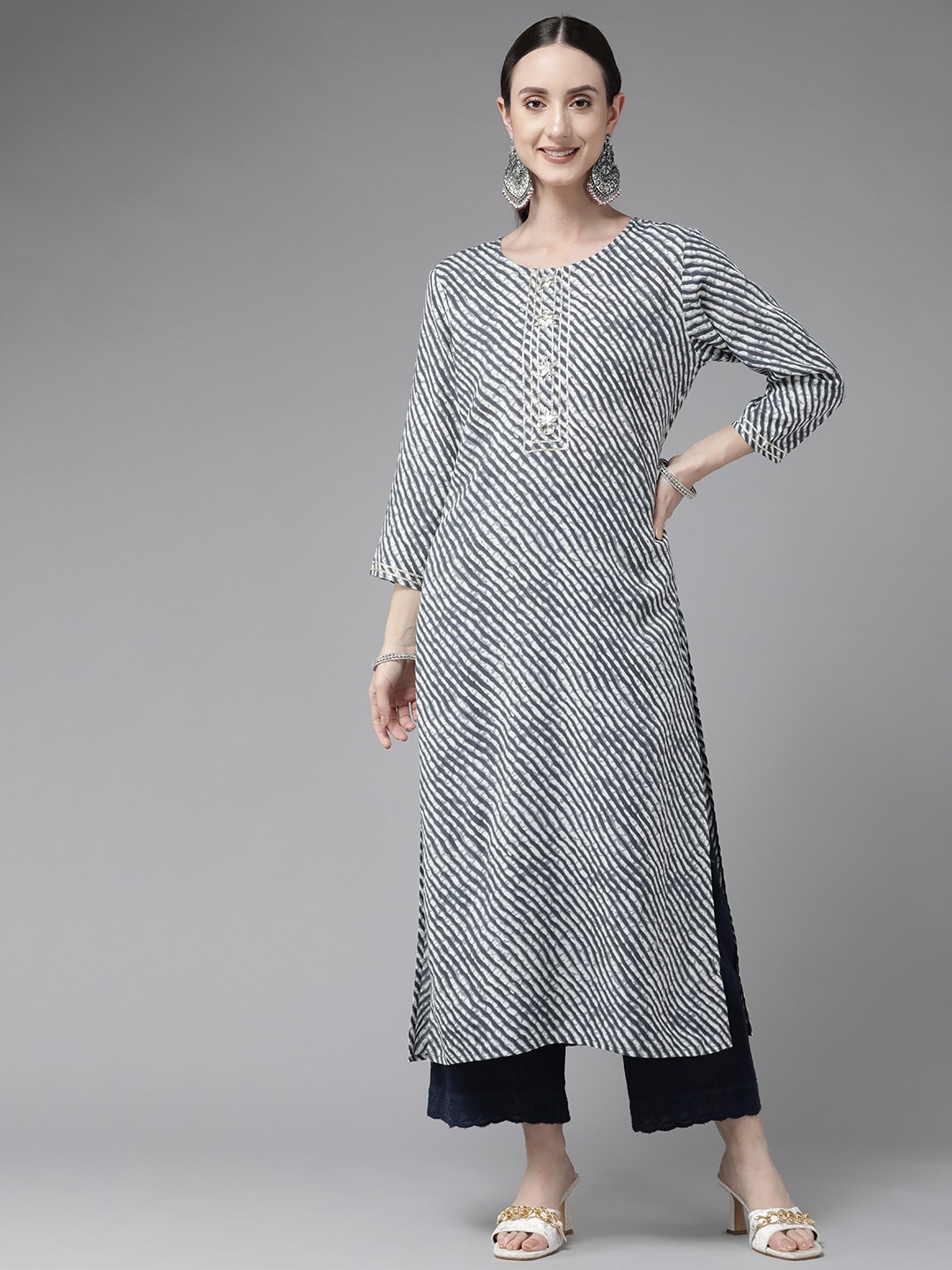 

Yufta Women Grey Leheriya Printed Gotta Patti Kurta