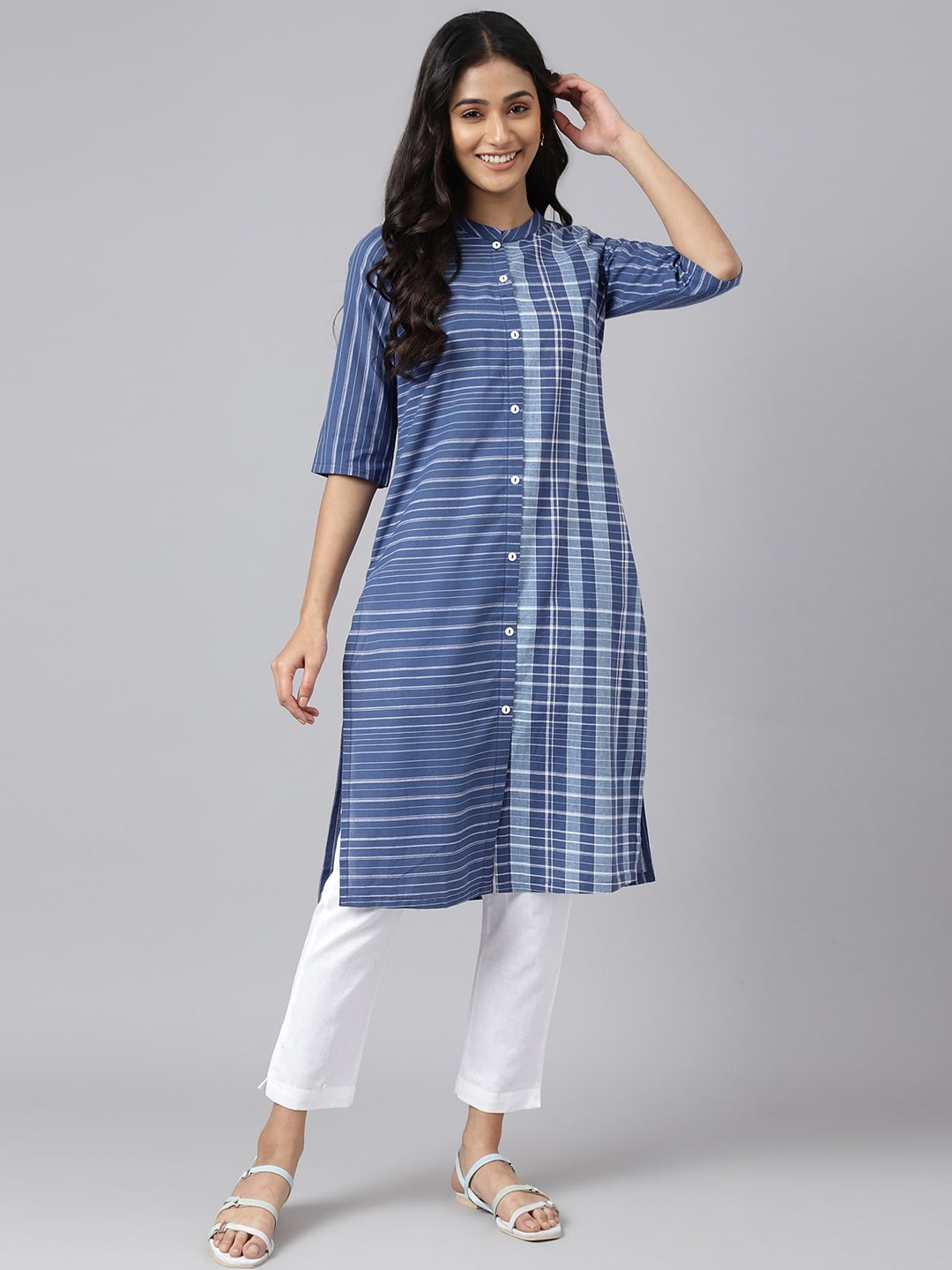 

AURELIA Women Blue Printed Mandarin collar Kurta