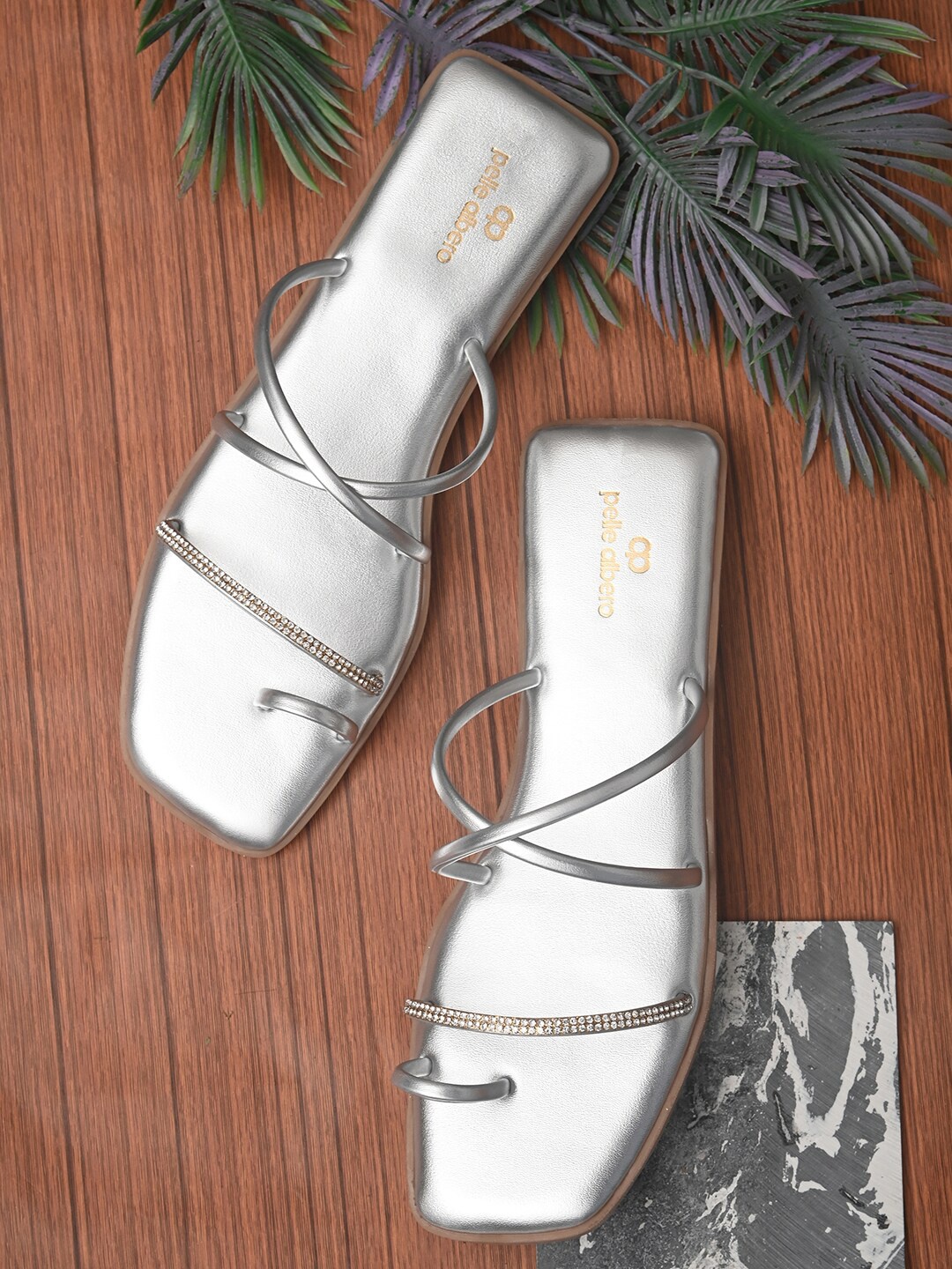 

pelle albero Women Silver-Toned One Toe Flats