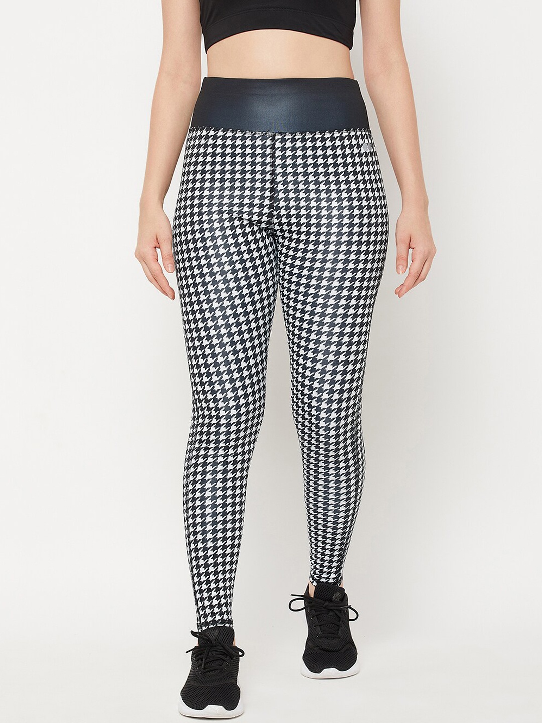 

Clovia Women Black & White Printed Ankle Length Tights