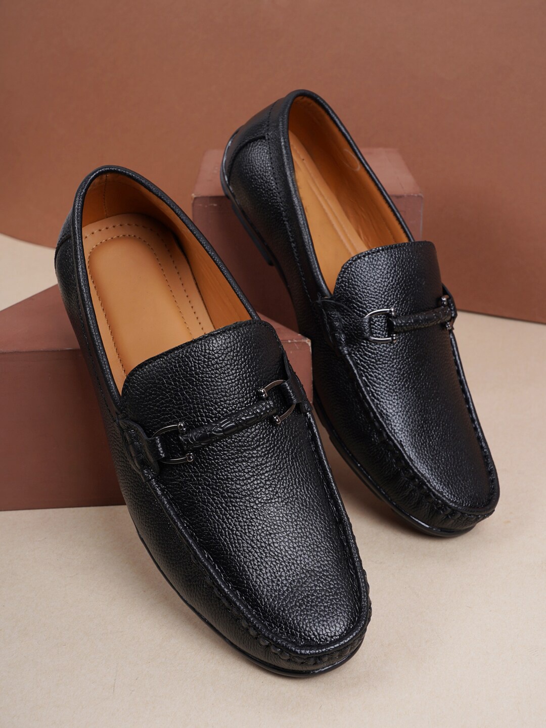 

Style Shoes Men Black Textured Leather Loafers