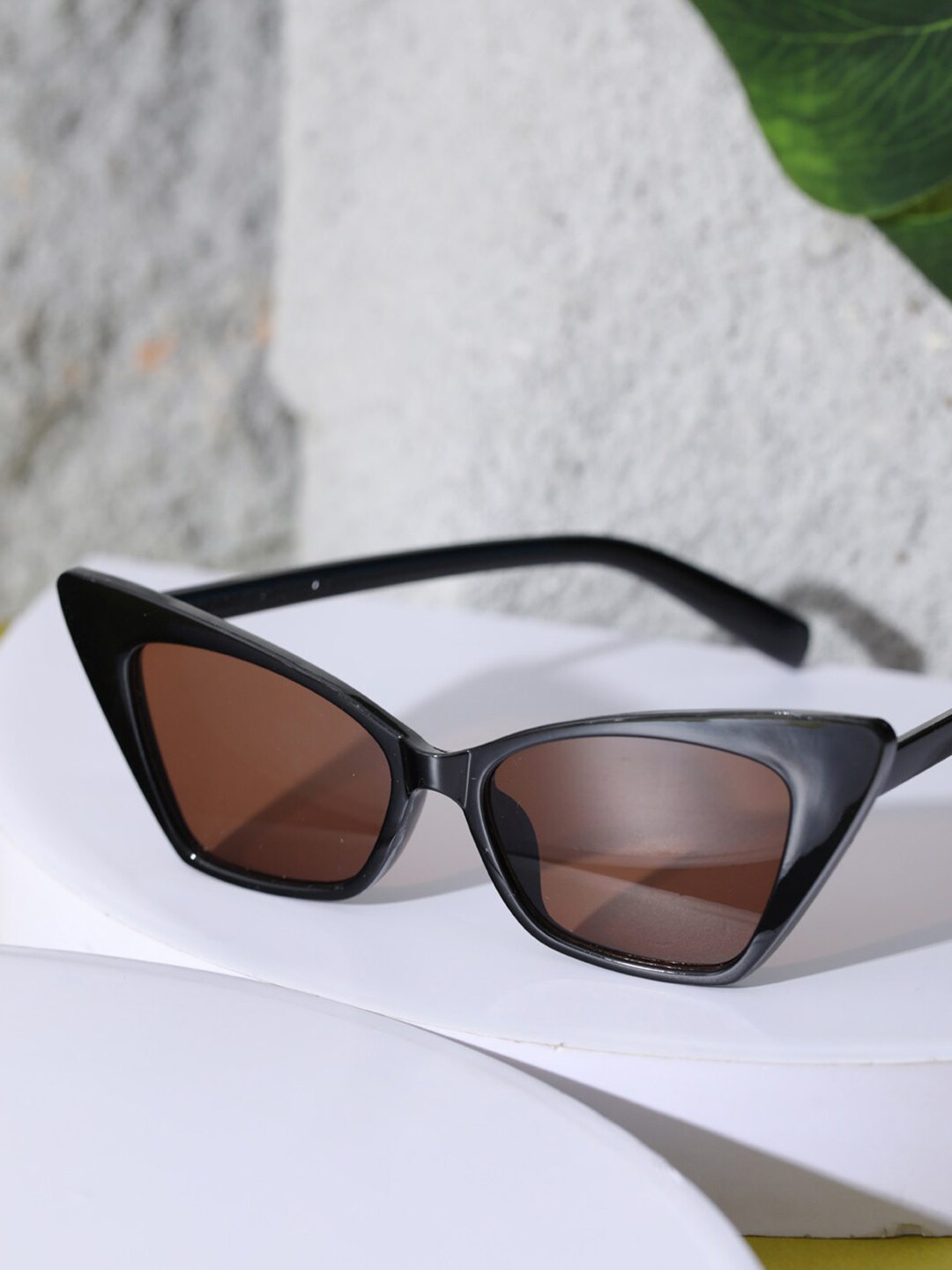 

Jazz and Sizzle Unisex Brown Lens & Black Cateye Sunglasses with UV Protected Lens