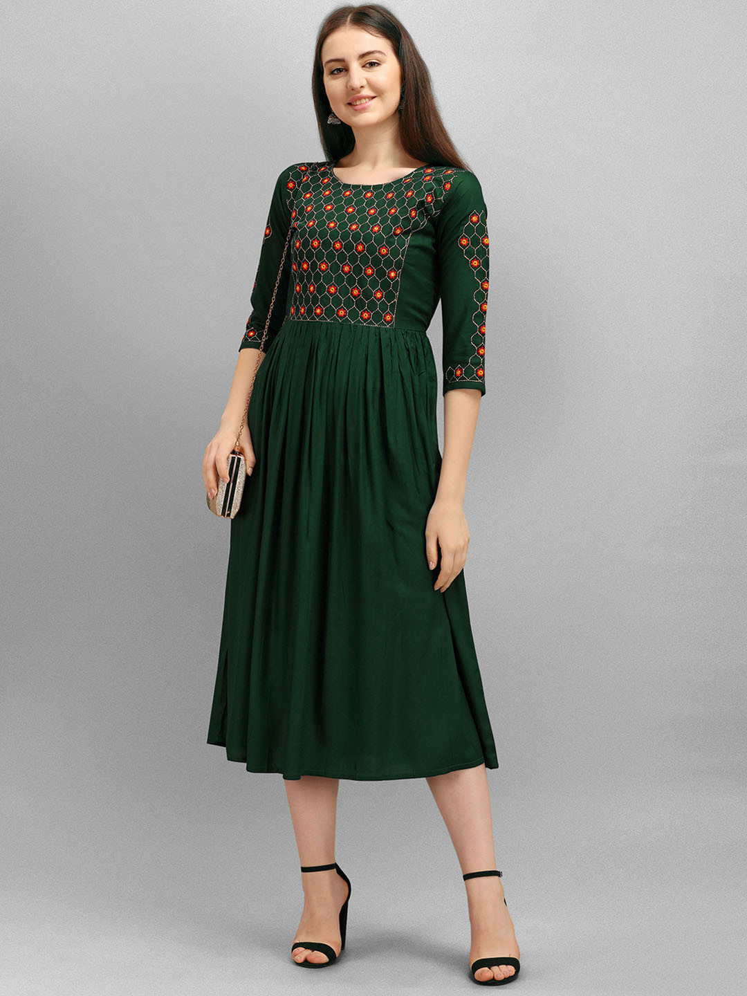 

FabFairy Women Green Floral Embroidered Thread Work Anarkali Kurta