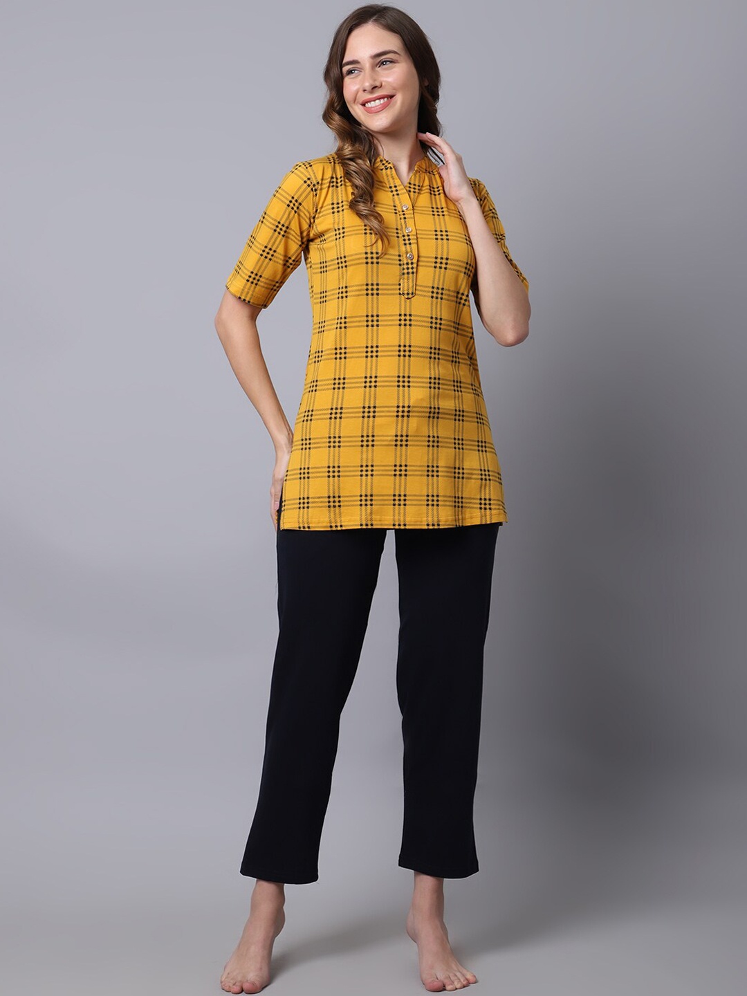 

Katn India Women Yellow & Black Printed Night suit