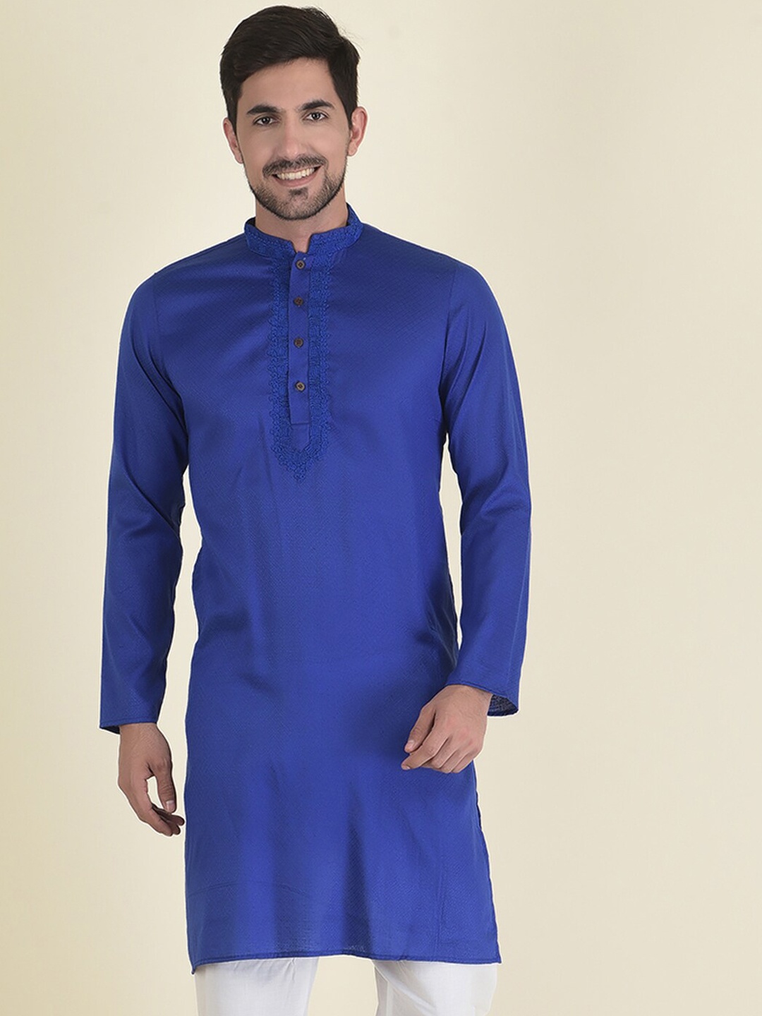 

DEYANN Men Blue Solid Mandarin Collar Kurta with Pyjama