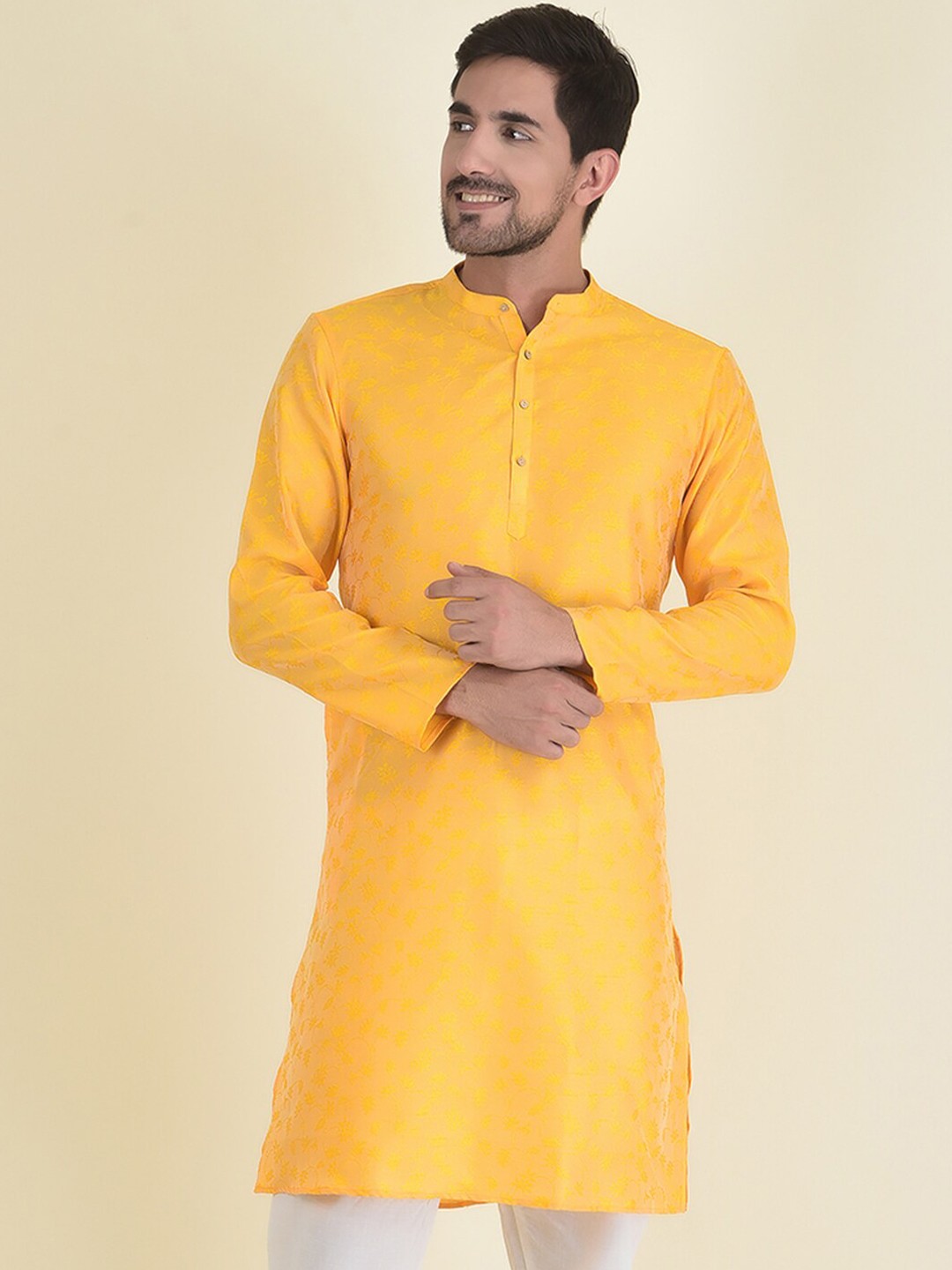 

DEYANN Men Yellow Floral Printed Kurta with Trousers